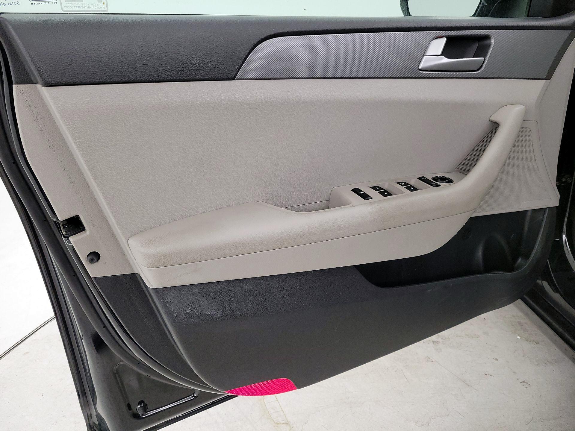 Thumbnail: 2016 Hyundai Sonata - 12