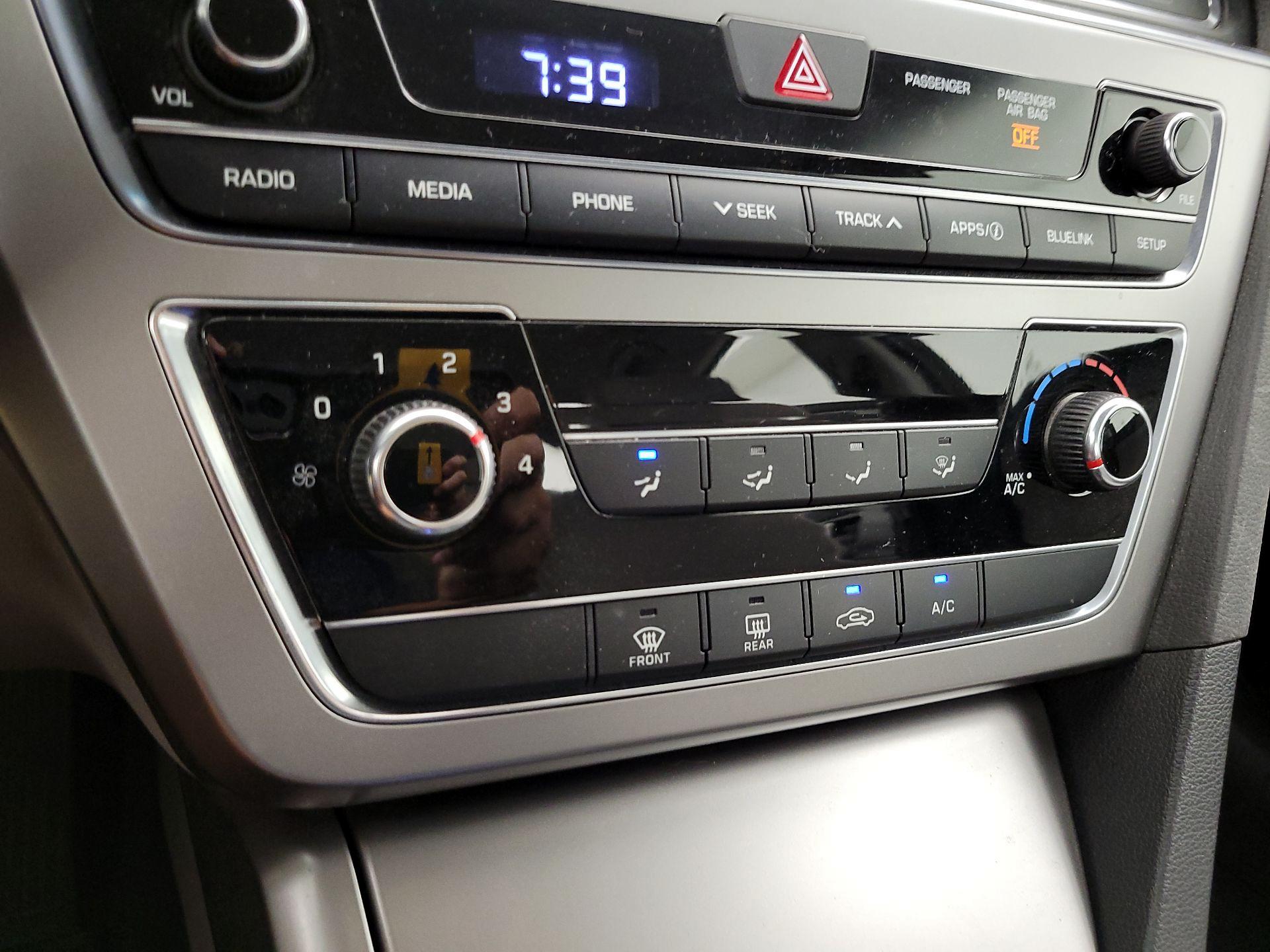 Thumbnail: 2016 Hyundai Sonata - 16