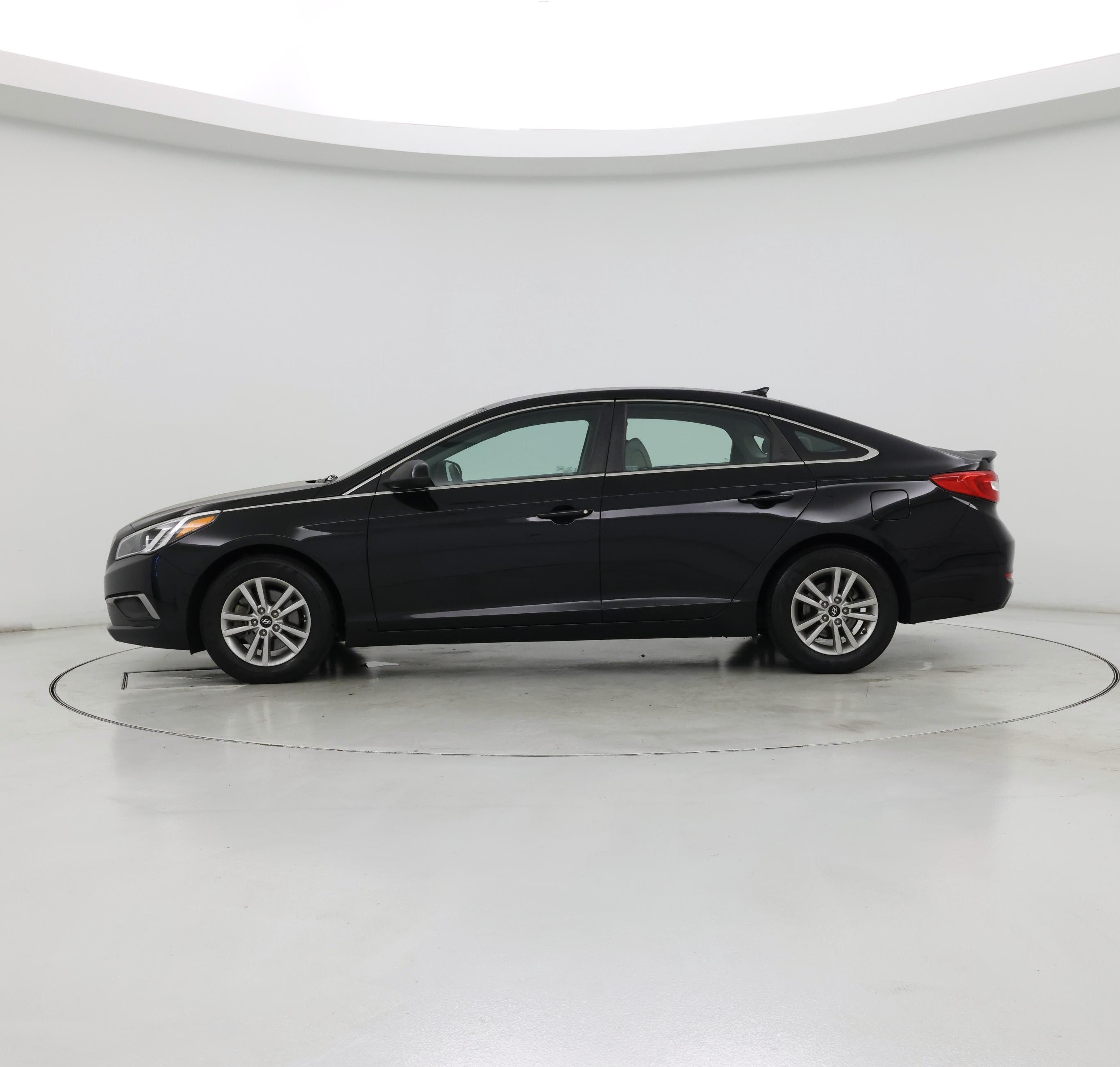 Thumbnail: 2016 Hyundai Sonata - 3
