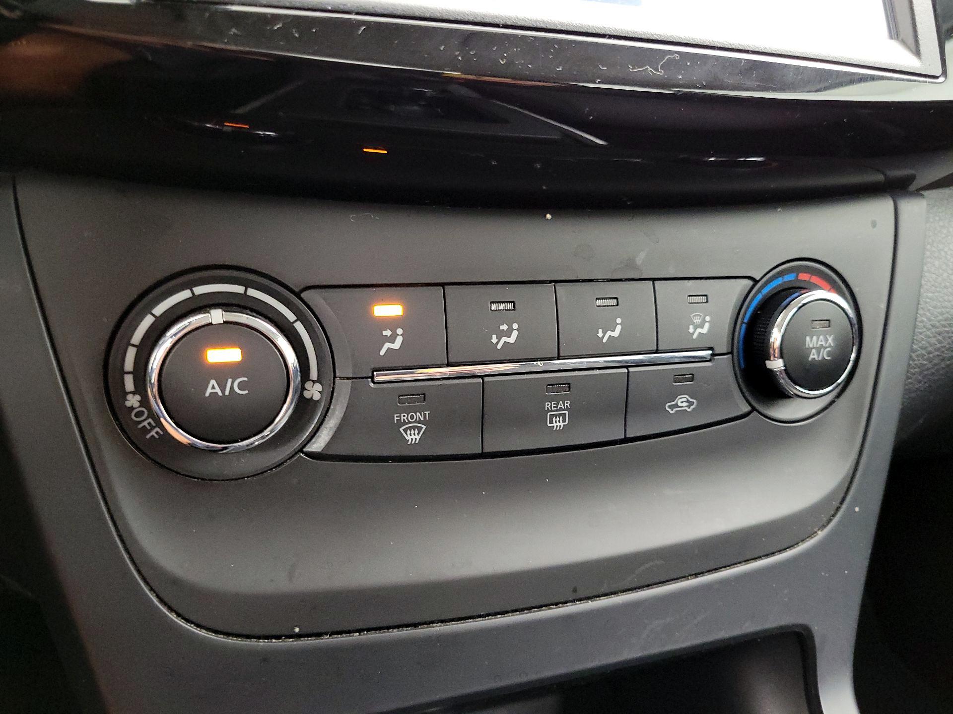 Thumbnail: 2019 Nissan Sentra - 16