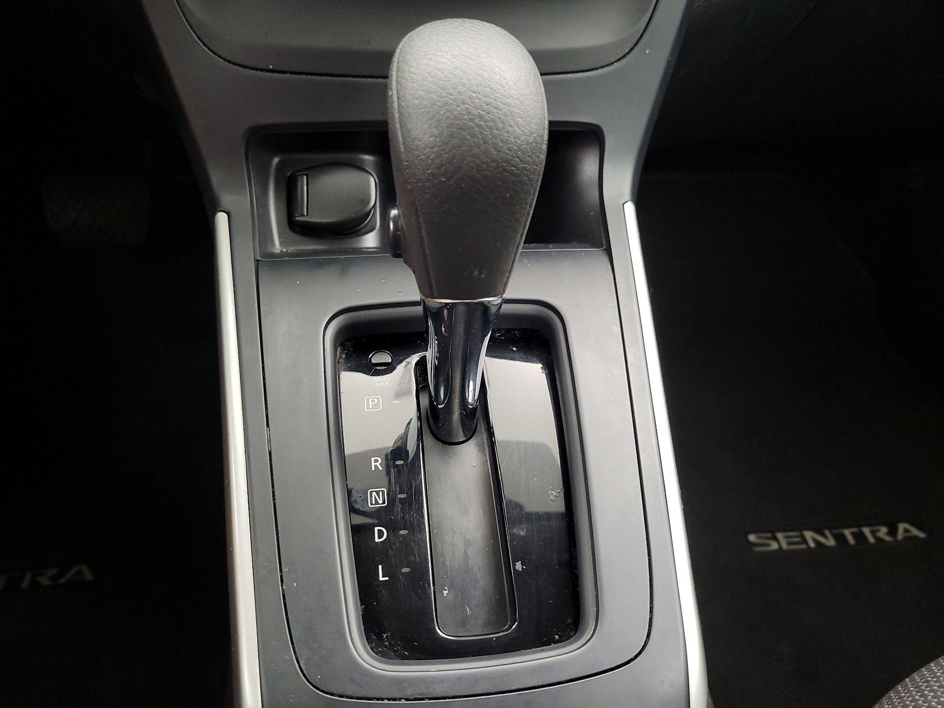 Thumbnail: 2019 Nissan Sentra - 17
