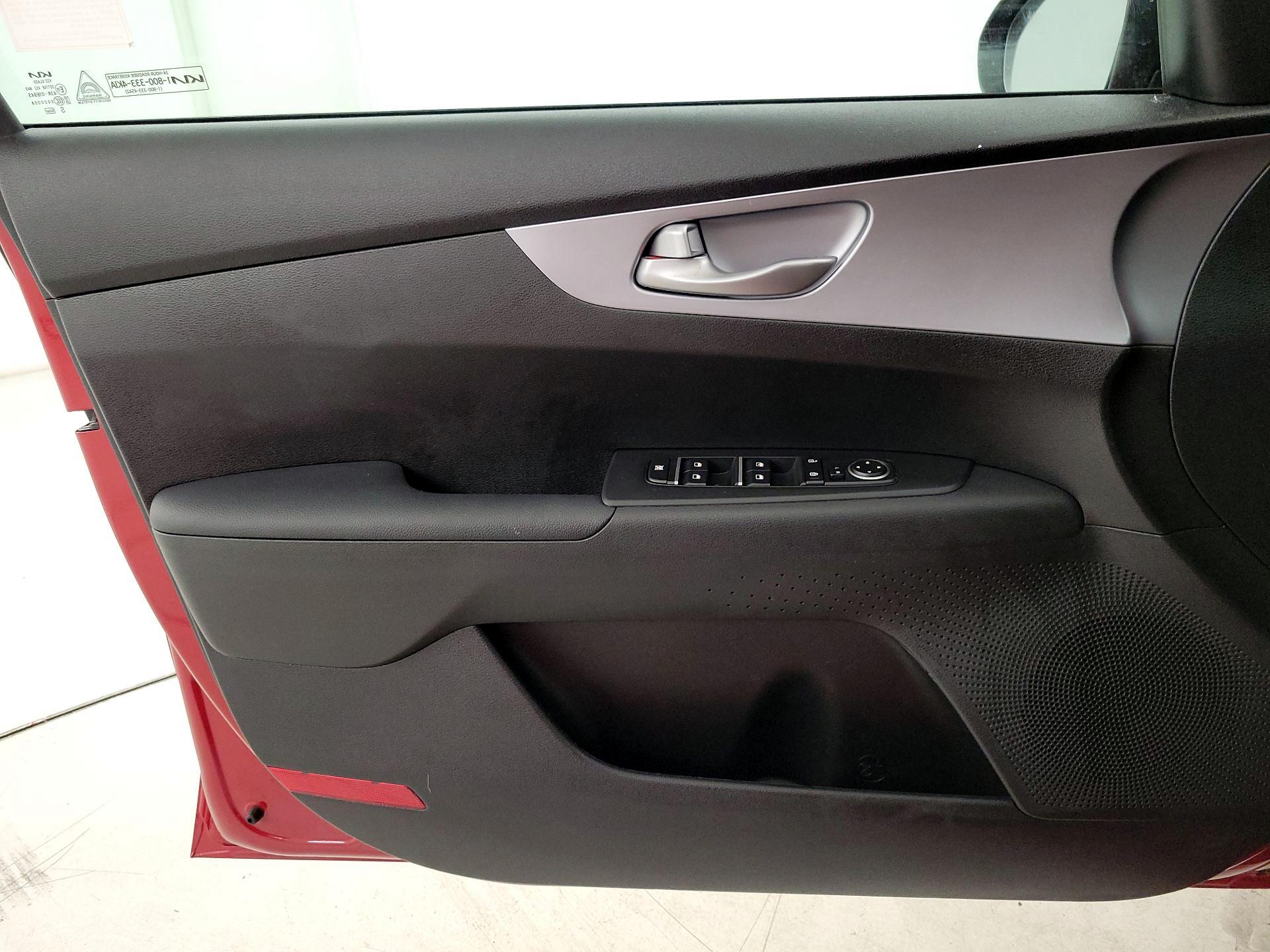 Thumbnail: 2022 Kia Forte - 12