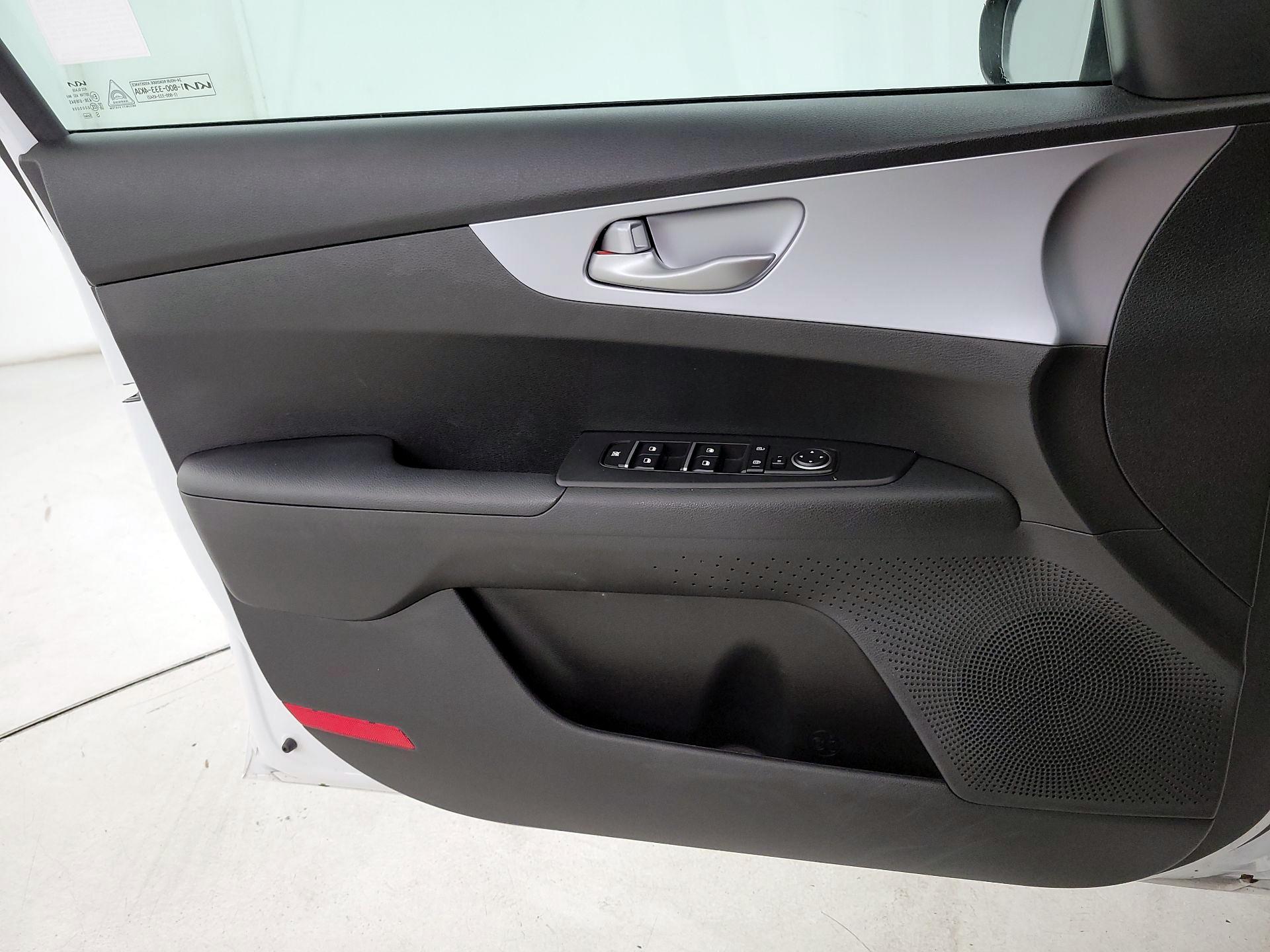 Thumbnail: 2022 Kia Forte - 12