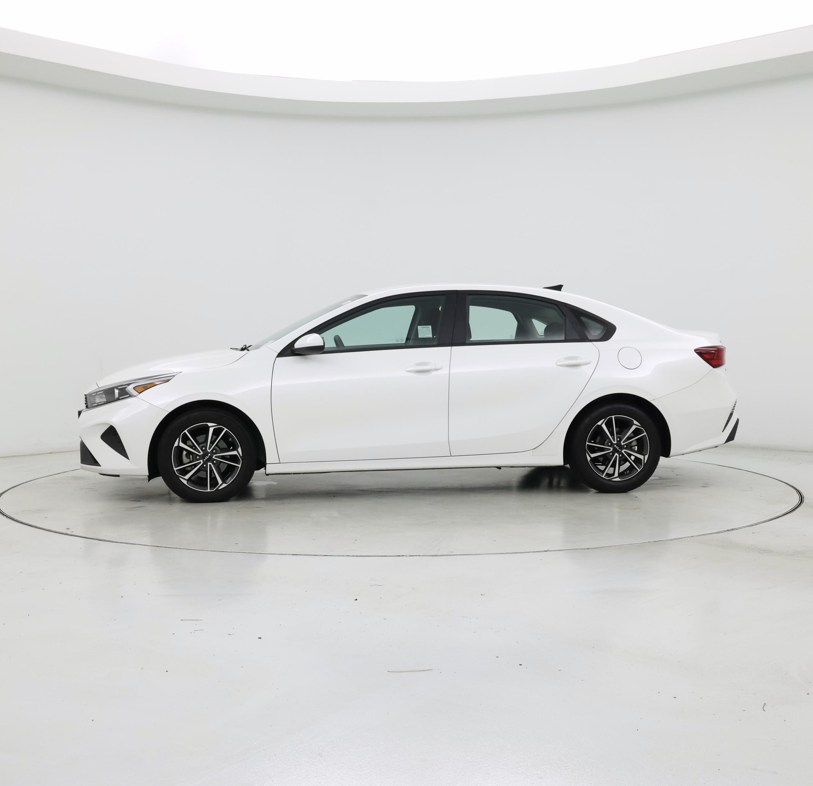 Thumbnail: 2022 Kia Forte - 3