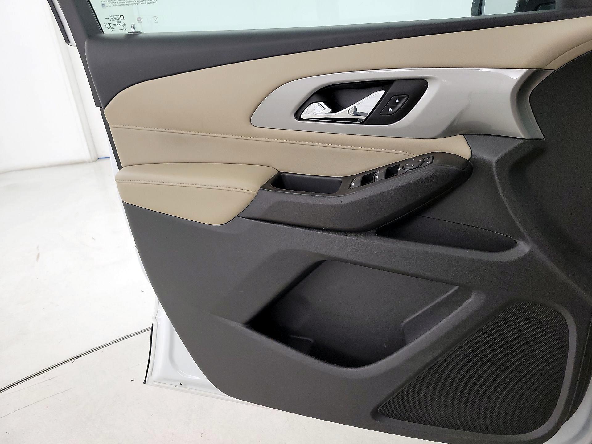 Thumbnail: 2022 Chevrolet Traverse - 12