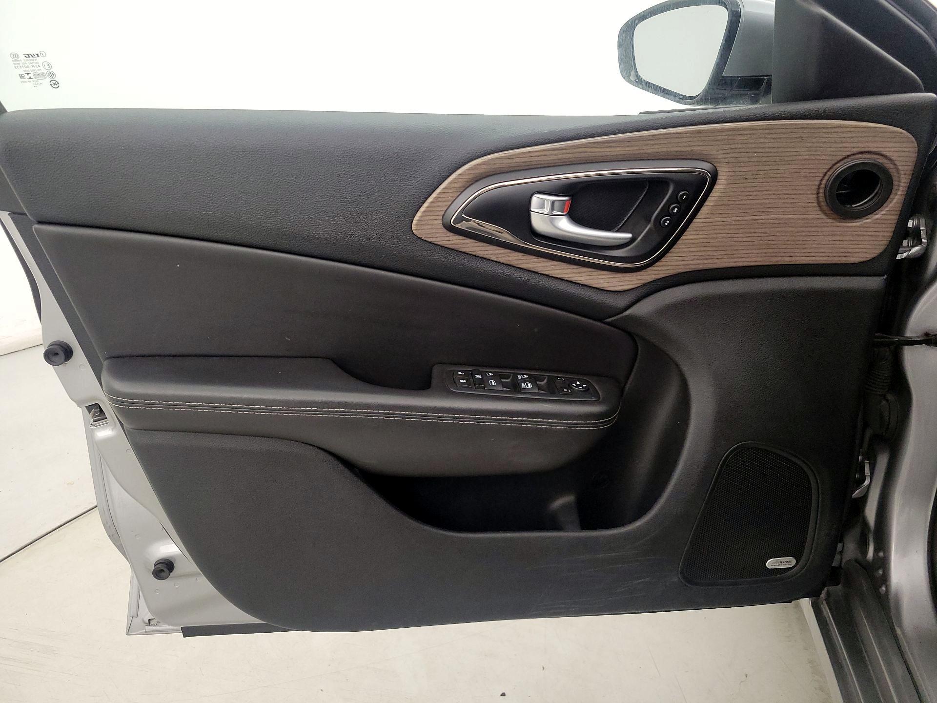 Thumbnail: 2015 Chrysler 200 - 12