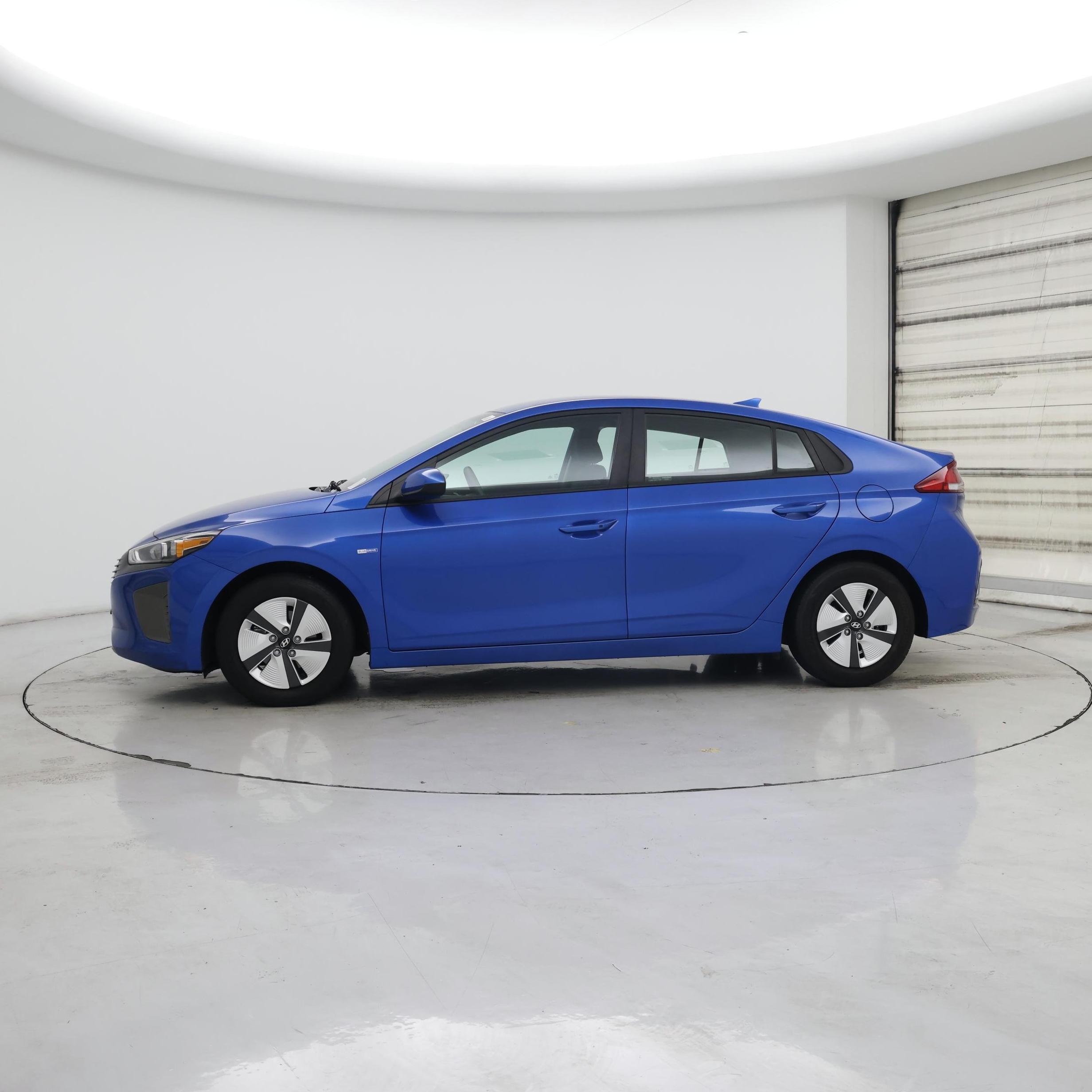Thumbnail: 2017 Hyundai Ioniq - 3