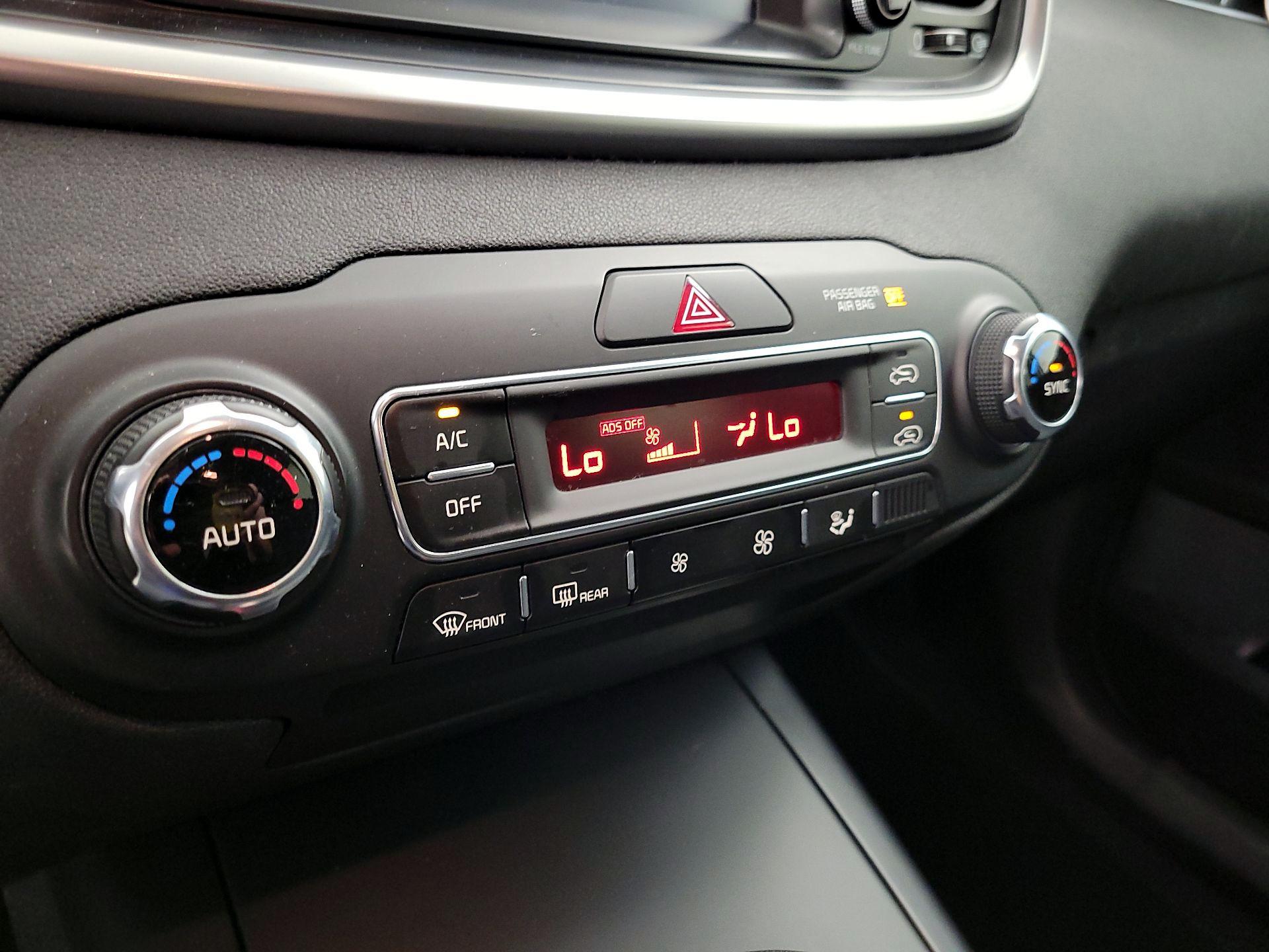 Thumbnail: 2019 Kia Sorento - 15