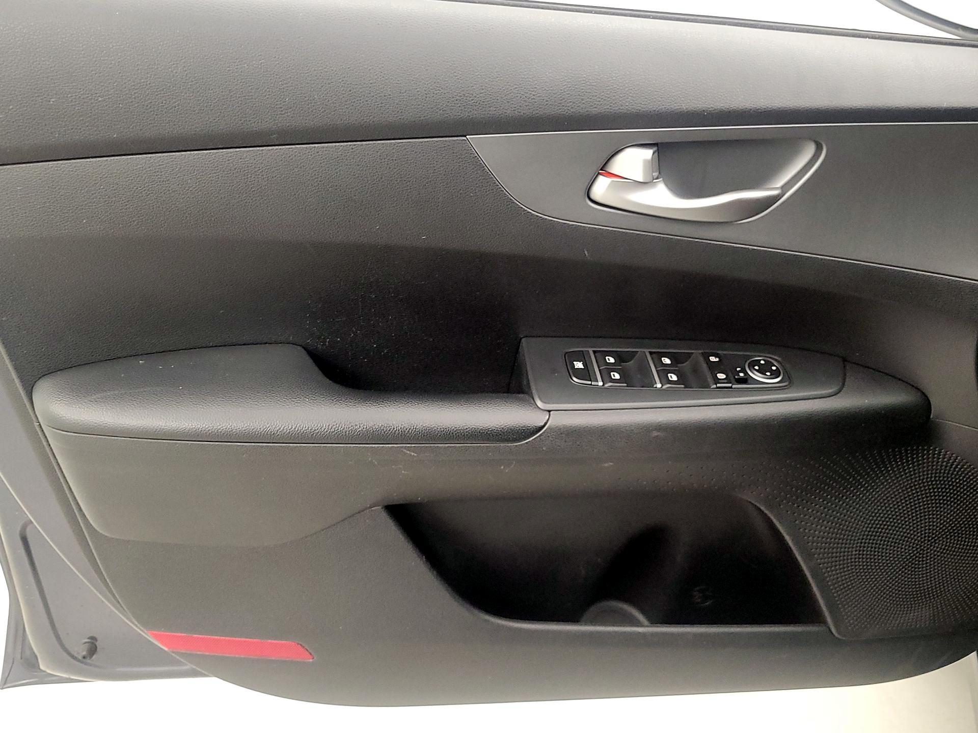 Thumbnail: 2019 Kia Forte - 12