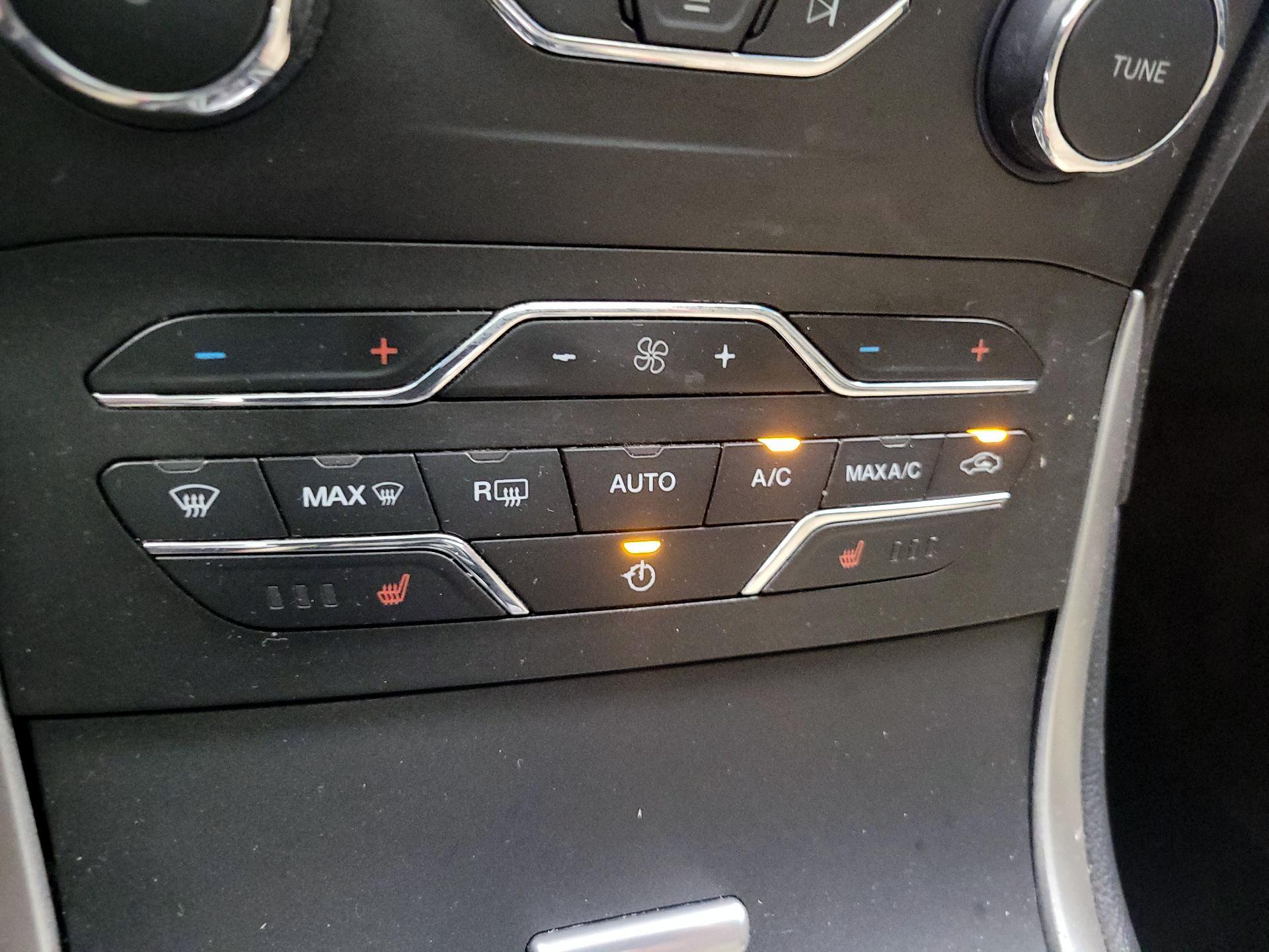 Thumbnail: 2015 Ford Edge - 16