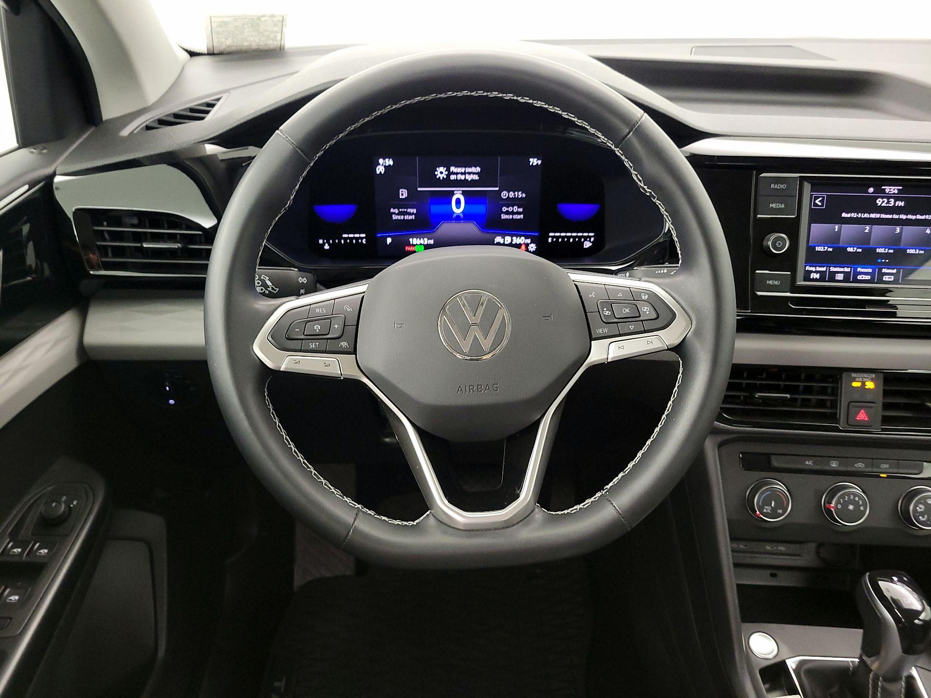 Thumbnail: 2022 Volkswagen Taos - 10