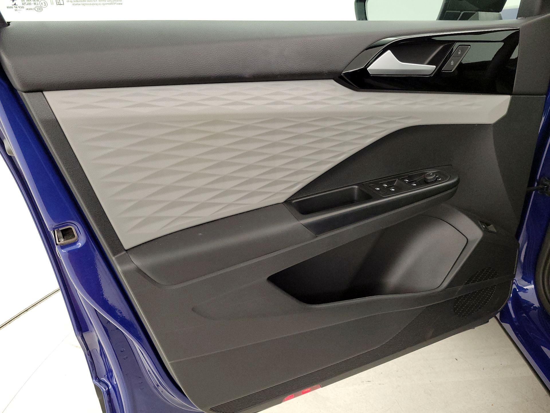 Thumbnail: 2022 Volkswagen Taos - 12