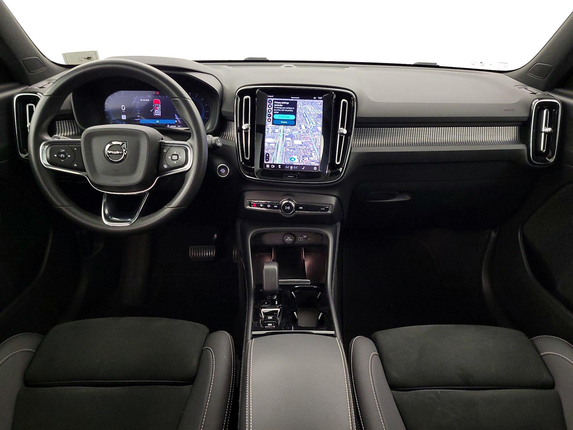 Thumbnail: 2023 Volvo XC40 - 9