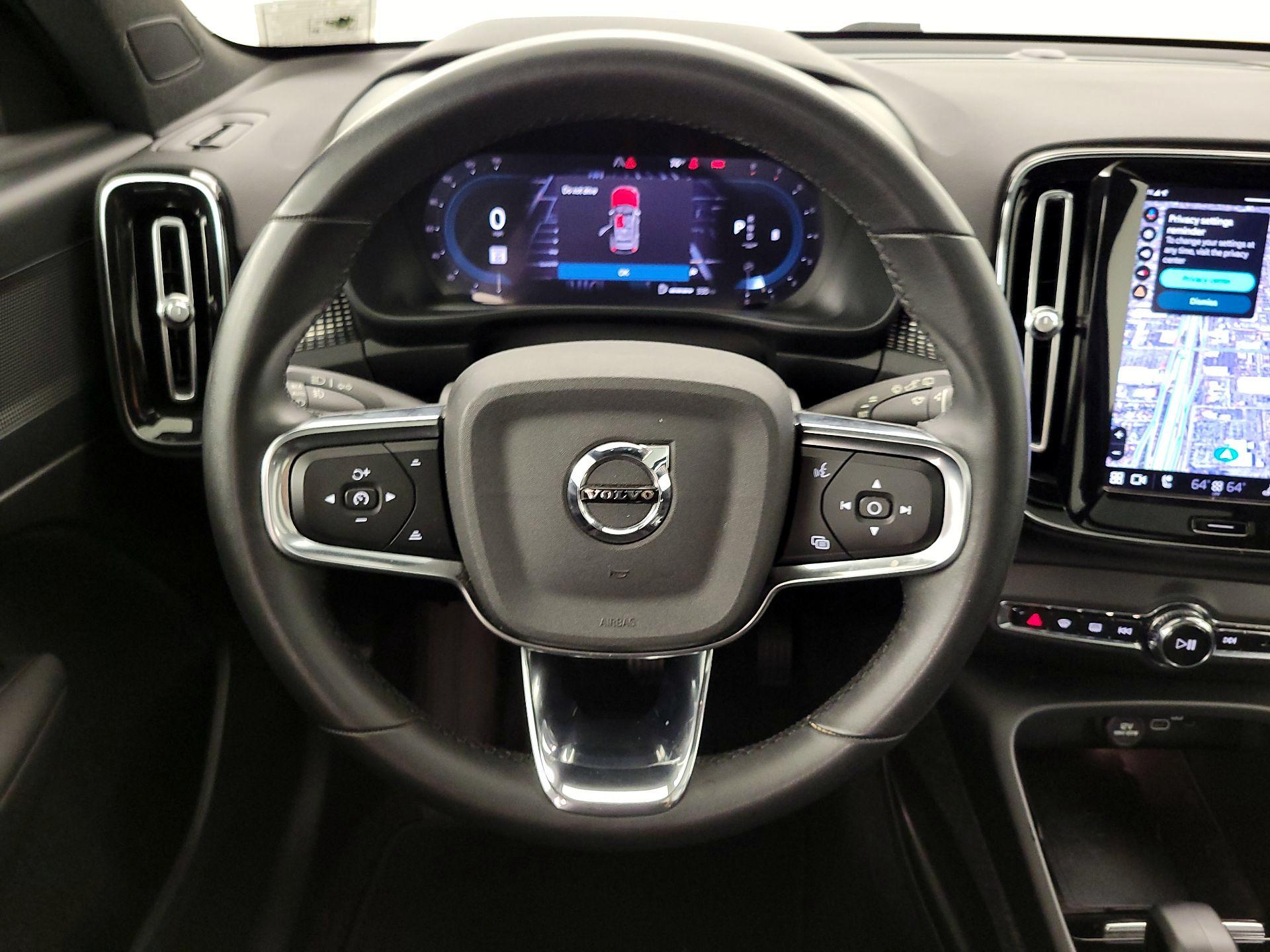 Thumbnail: 2023 Volvo XC40 - 10
