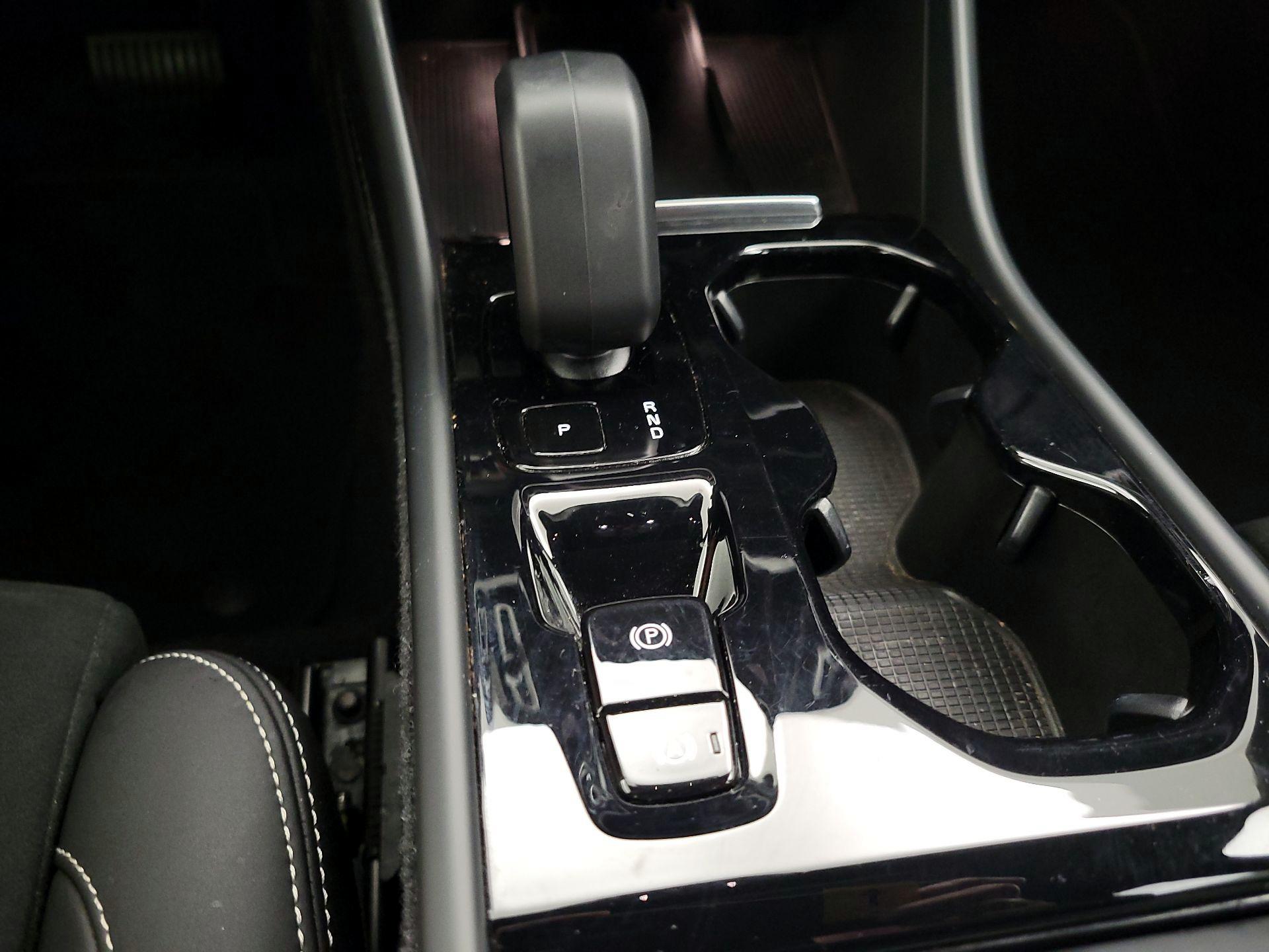 Thumbnail: 2023 Volvo XC40 - 18