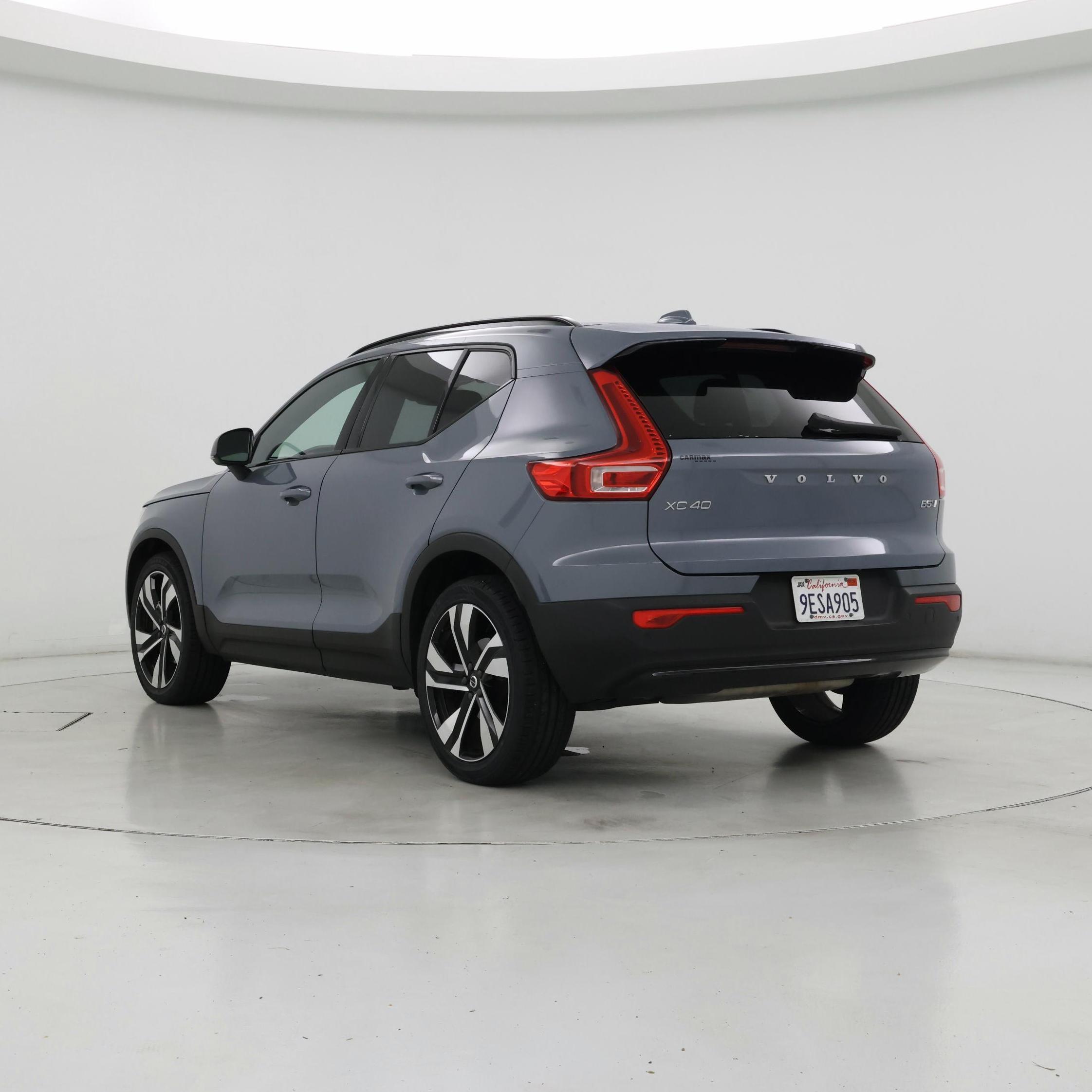 Thumbnail: 2023 Volvo XC40 - 2