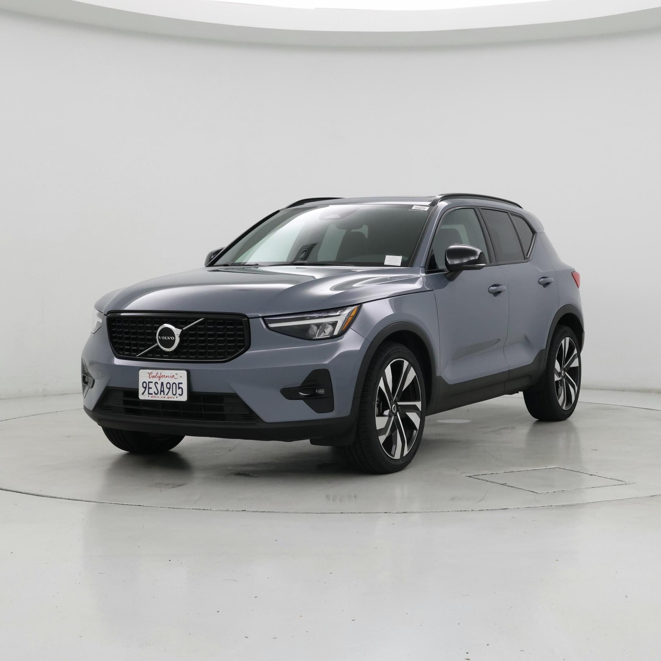 Thumbnail: 2023 Volvo XC40 - 4