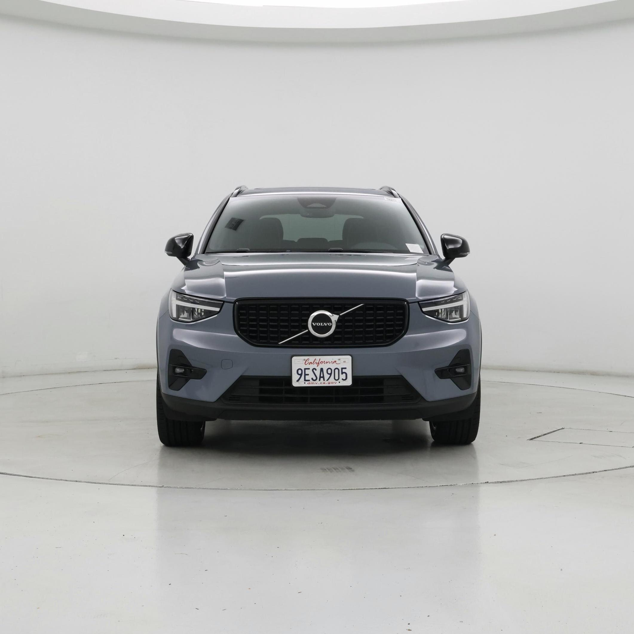 Thumbnail: 2023 Volvo XC40 - 5