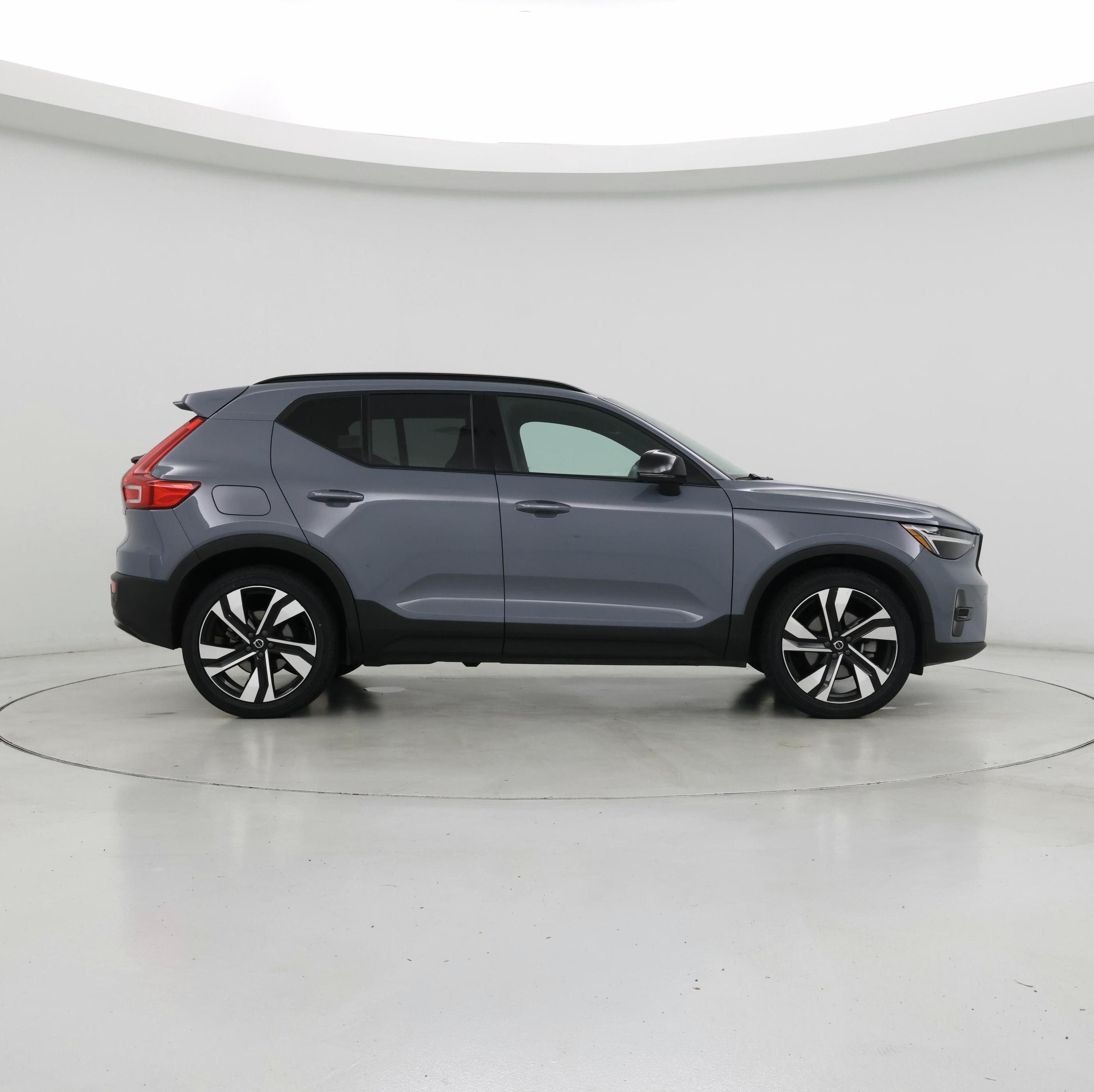 Thumbnail: 2023 Volvo XC40 - 7