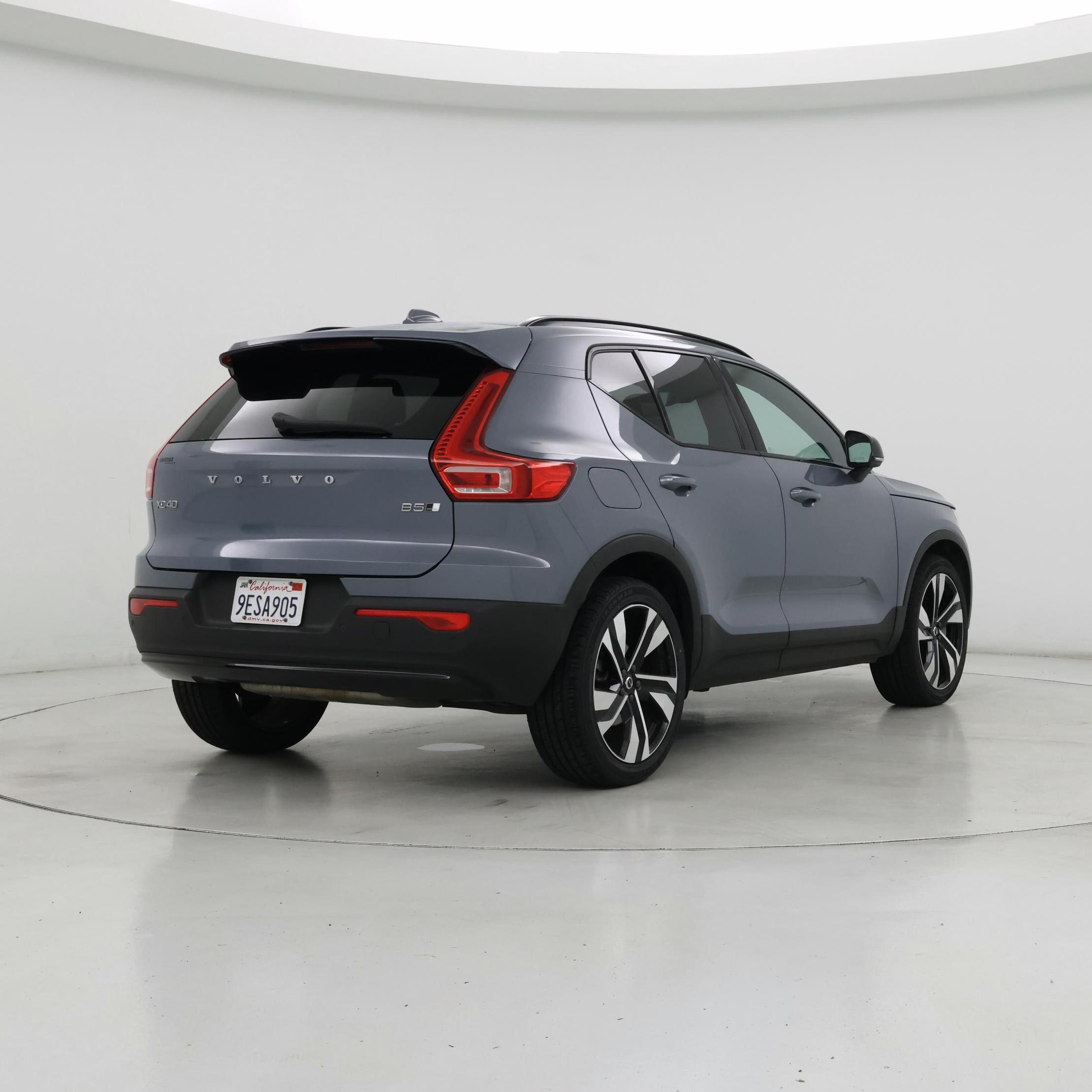 Thumbnail: 2023 Volvo XC40 - 8