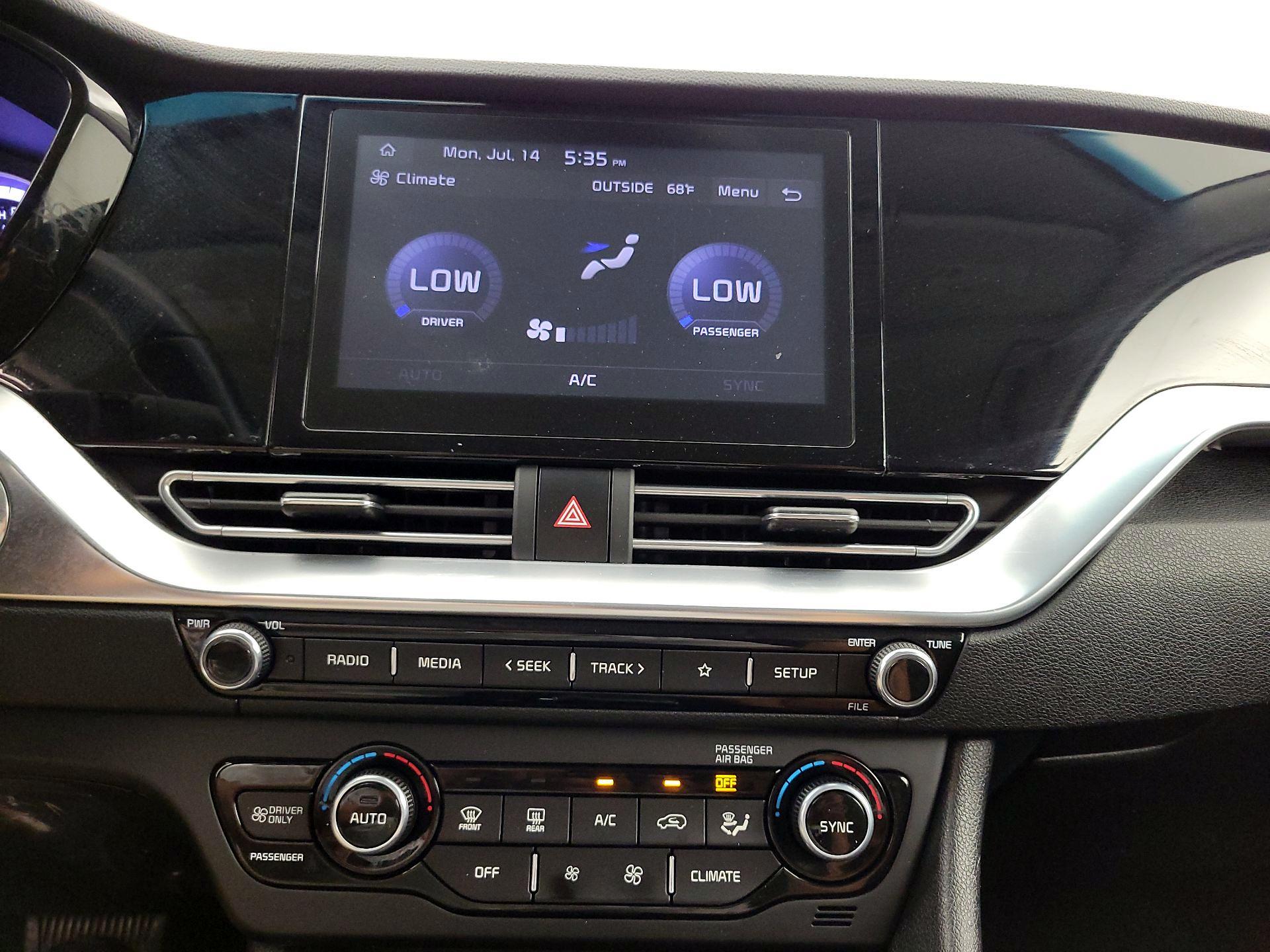 Thumbnail: 2022 Kia Niro - 16