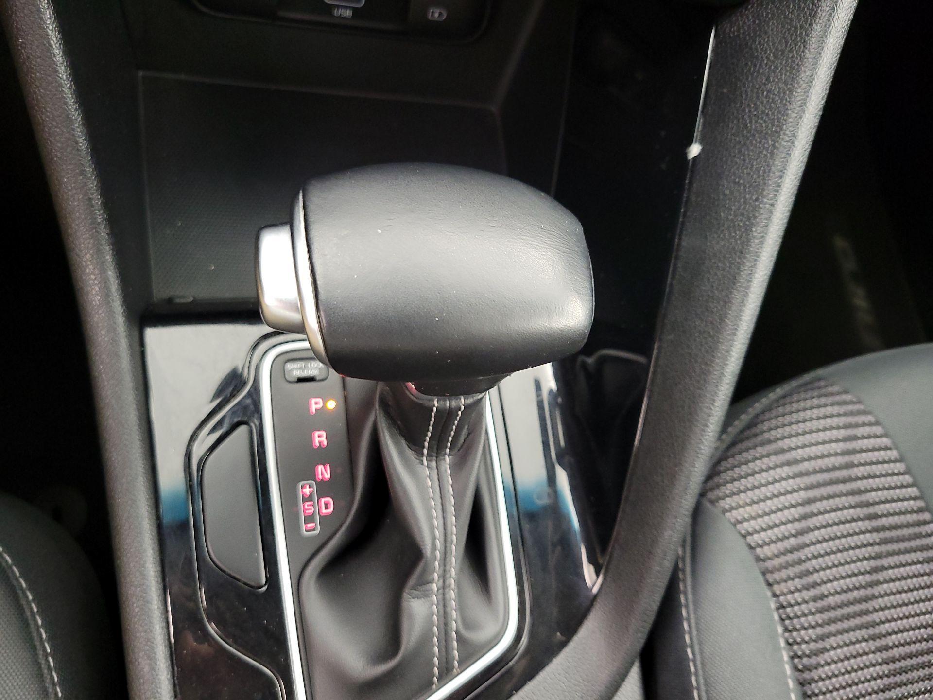 Thumbnail: 2022 Kia Niro - 17