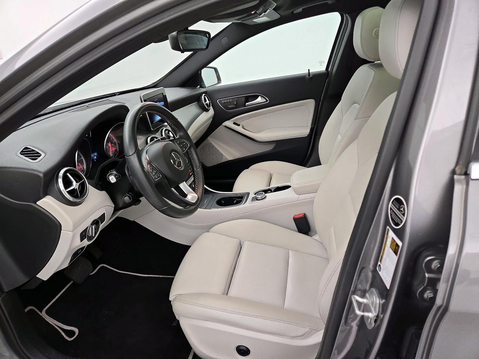 Thumbnail: 2017 Mercedes-Benz GLA - 9