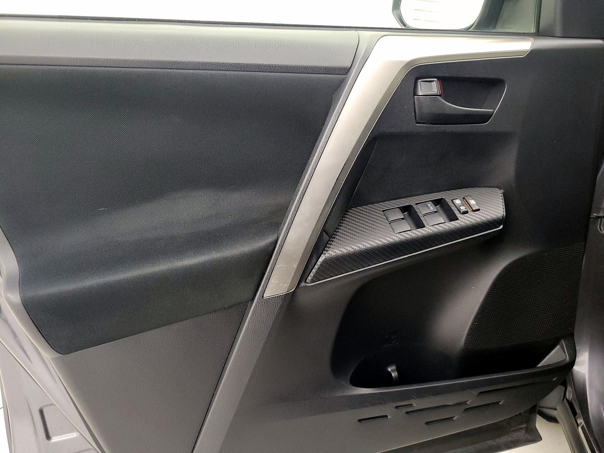 Thumbnail: 2013 Toyota RAV4 - 12