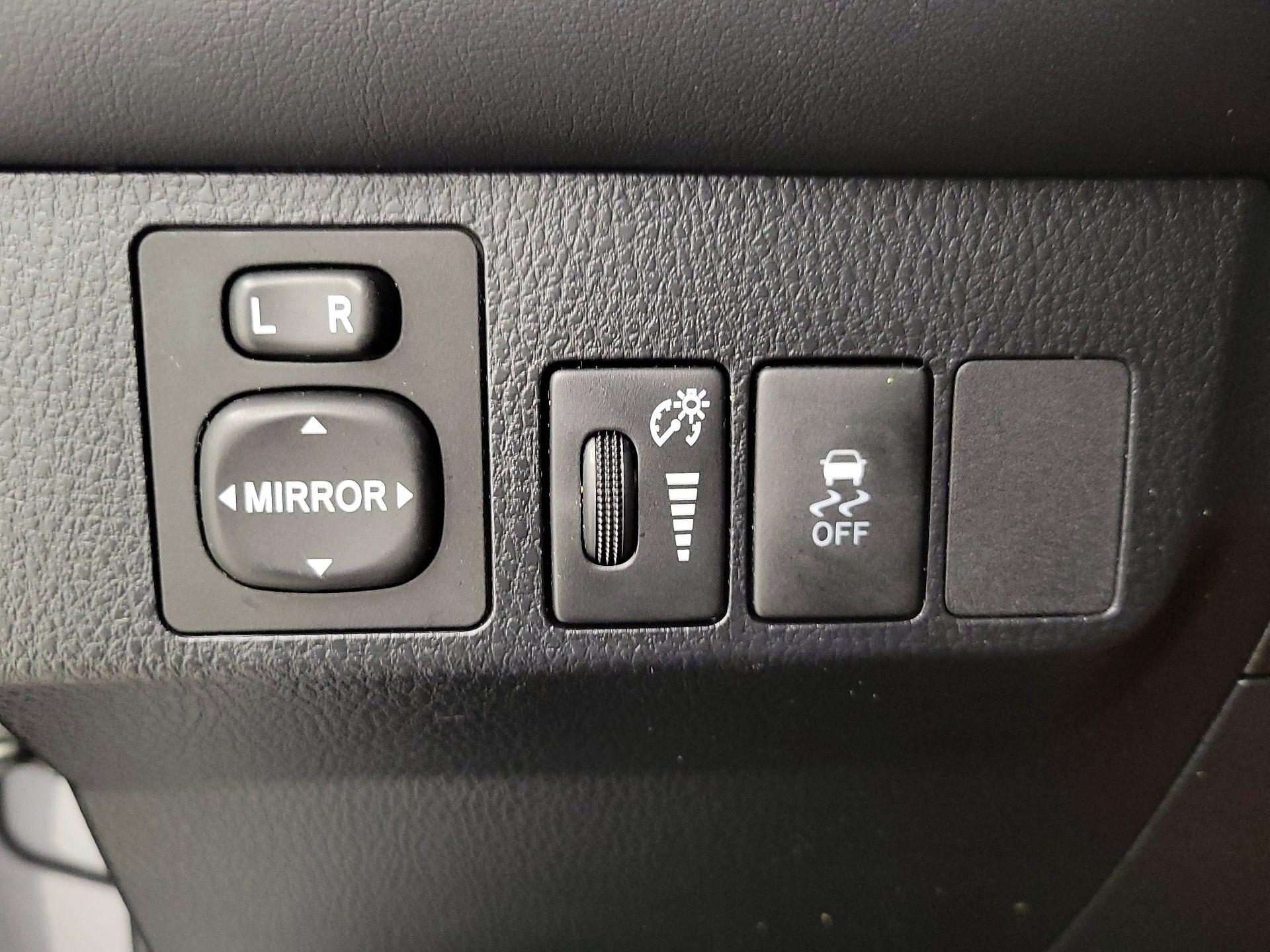 Thumbnail: 2013 Toyota RAV4 - 13