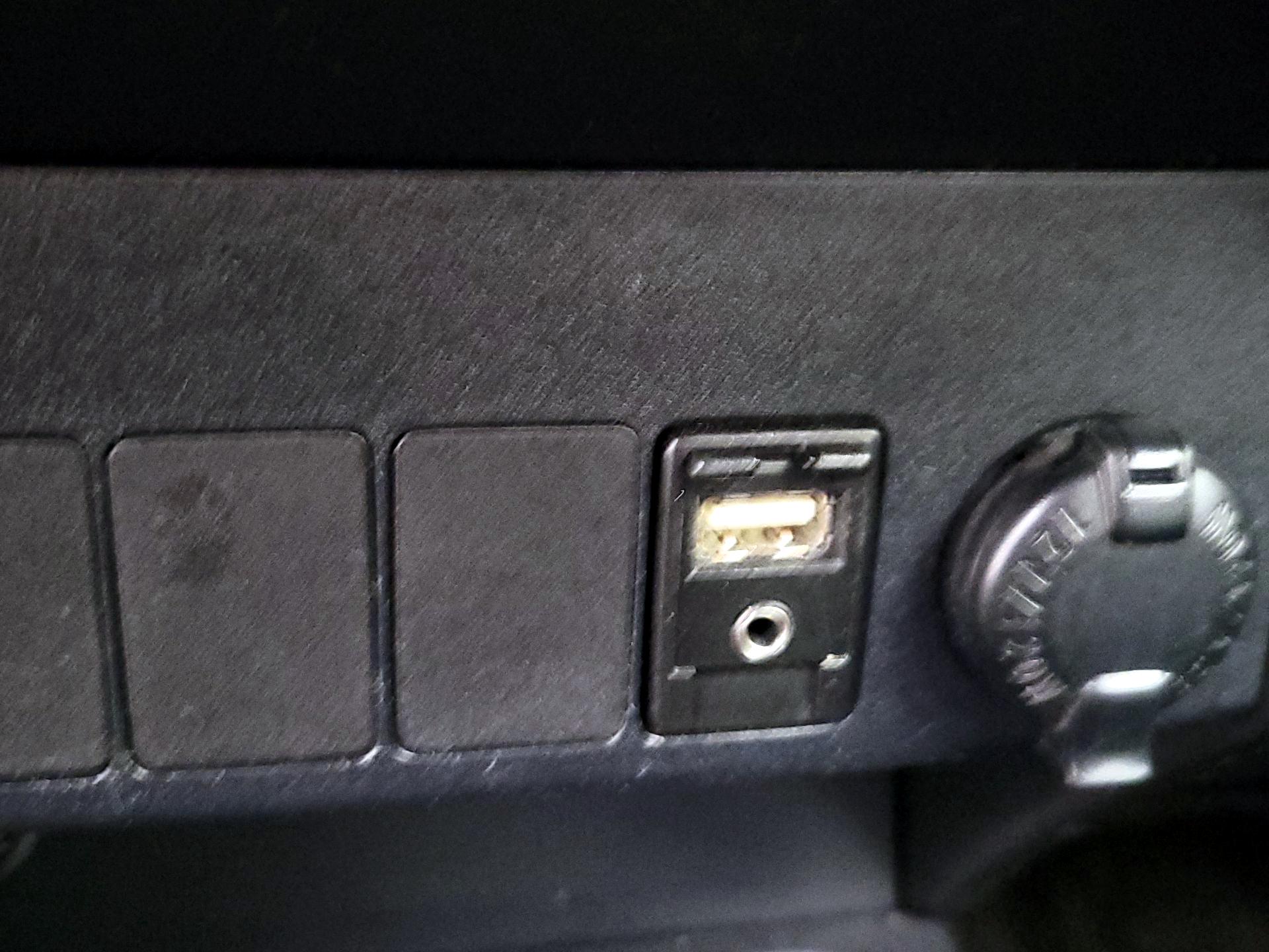 Thumbnail: 2013 Toyota RAV4 - 18