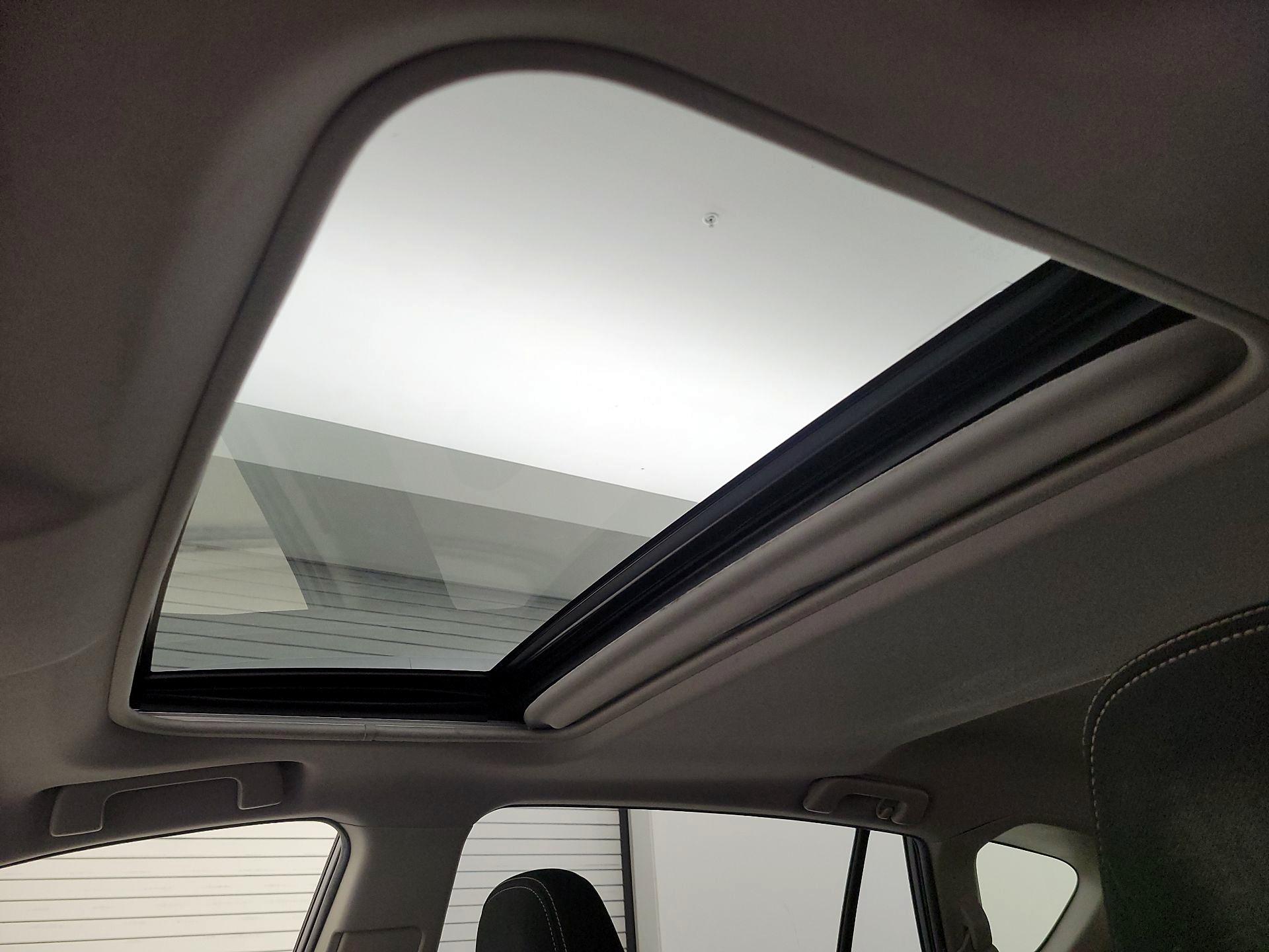 Thumbnail: 2013 Toyota RAV4 - 19