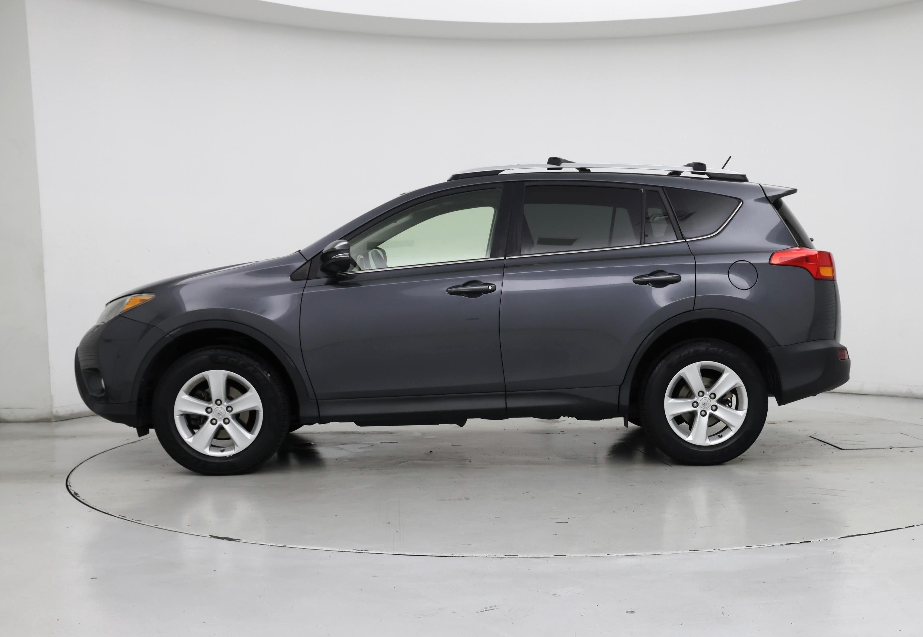 Thumbnail: 2013 Toyota RAV4 - 3