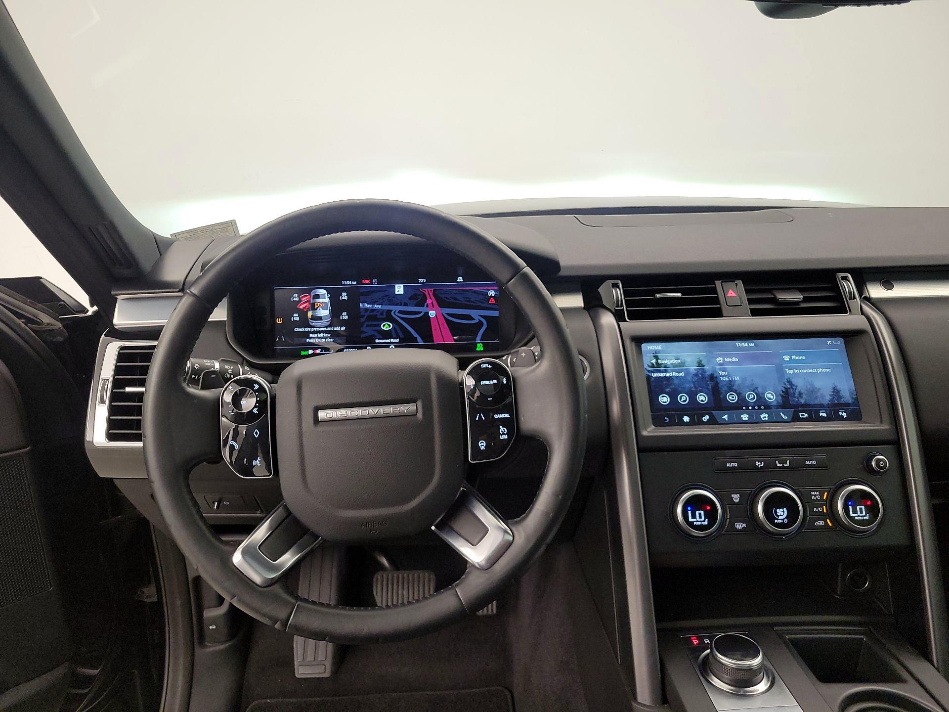 Thumbnail: 2020 Land Rover Discovery - 10