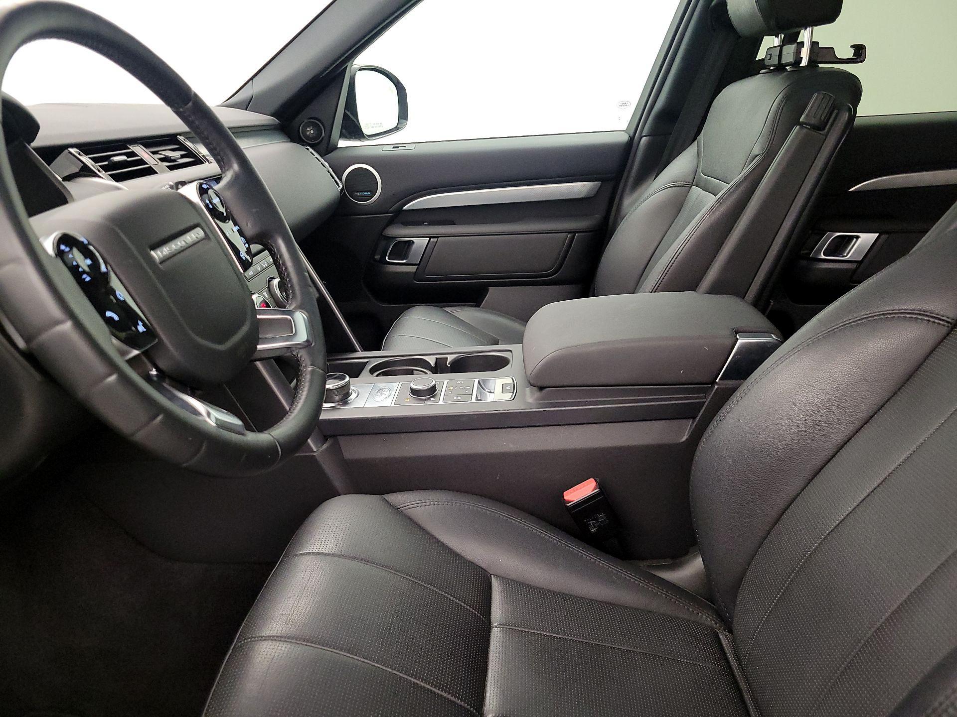 Thumbnail: 2020 Land Rover Discovery - 11