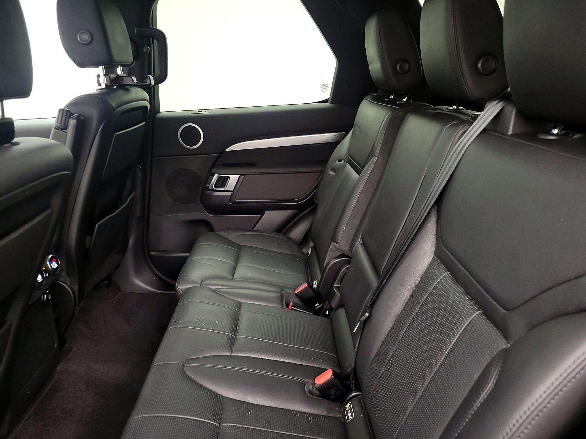 Thumbnail: 2020 Land Rover Discovery - 20