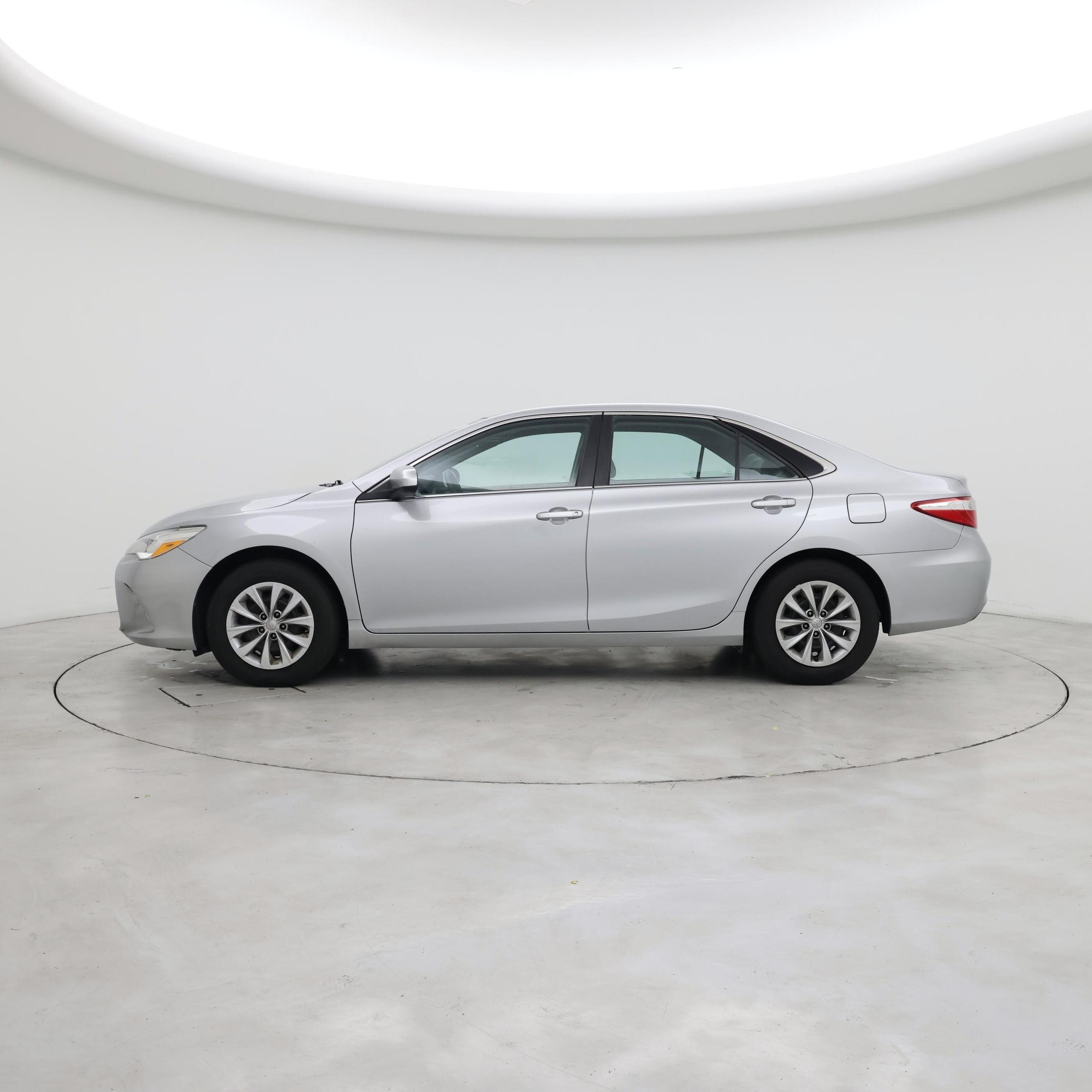 Thumbnail: 2016 Toyota Camry - 3
