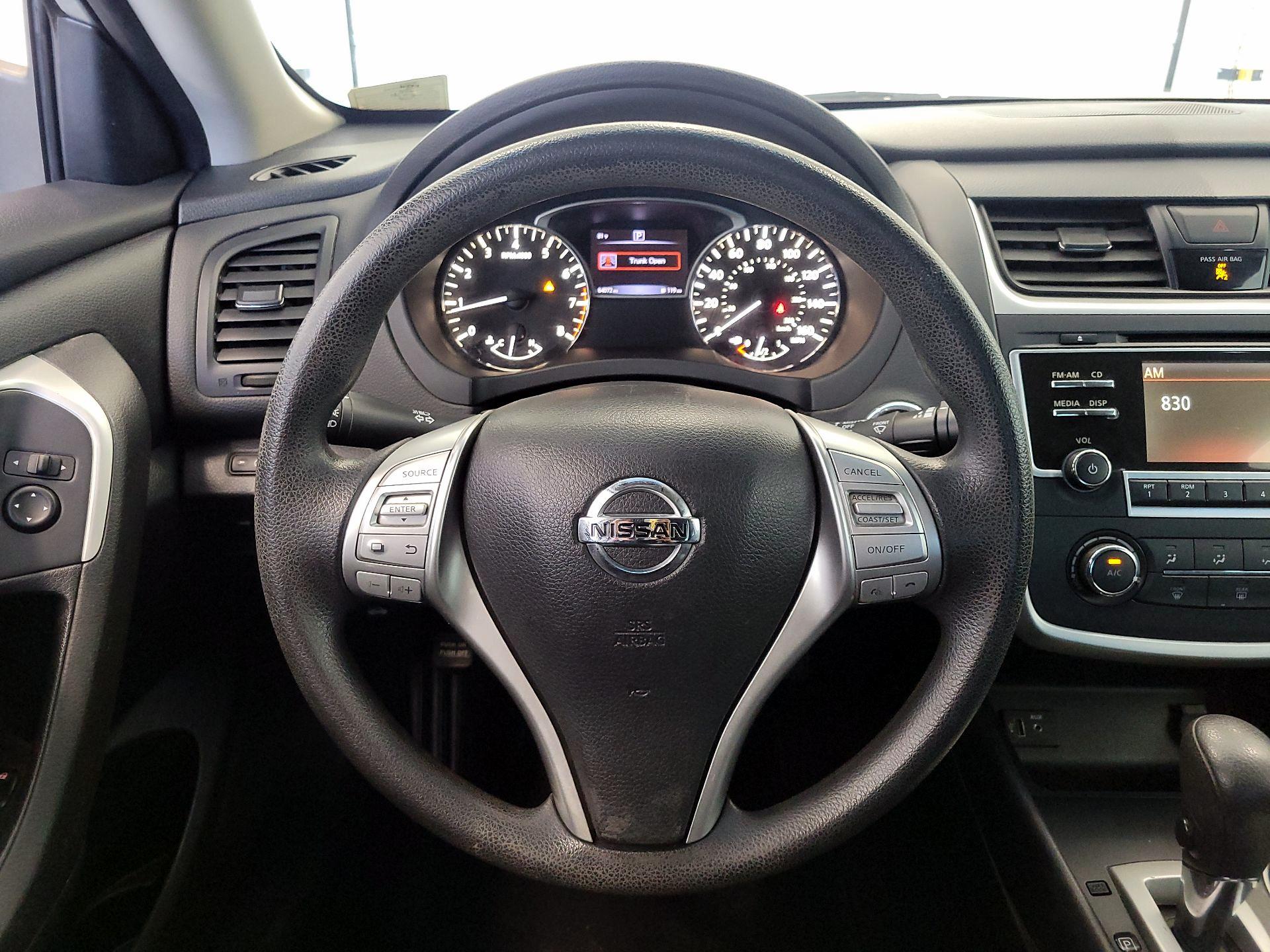 Thumbnail: 2017 Nissan Altima - 10