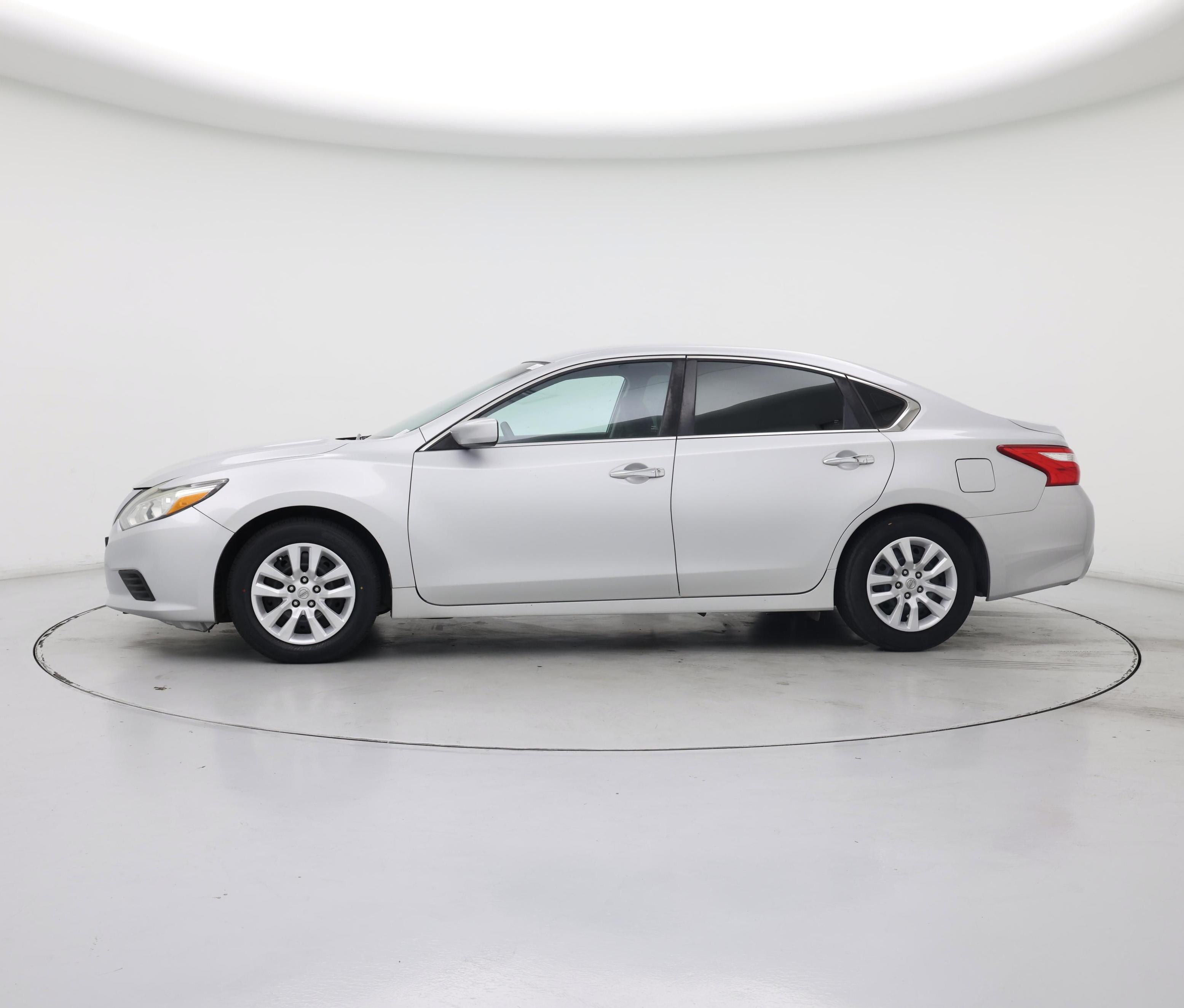 Thumbnail: 2017 Nissan Altima - 3