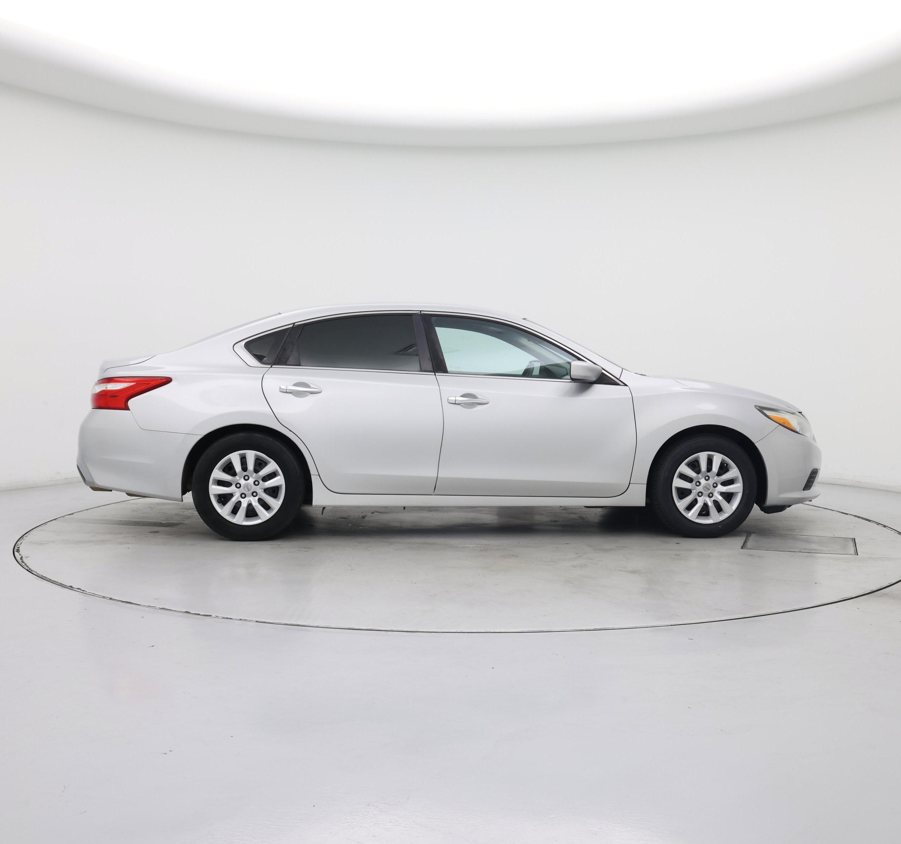 Thumbnail: 2017 Nissan Altima - 7