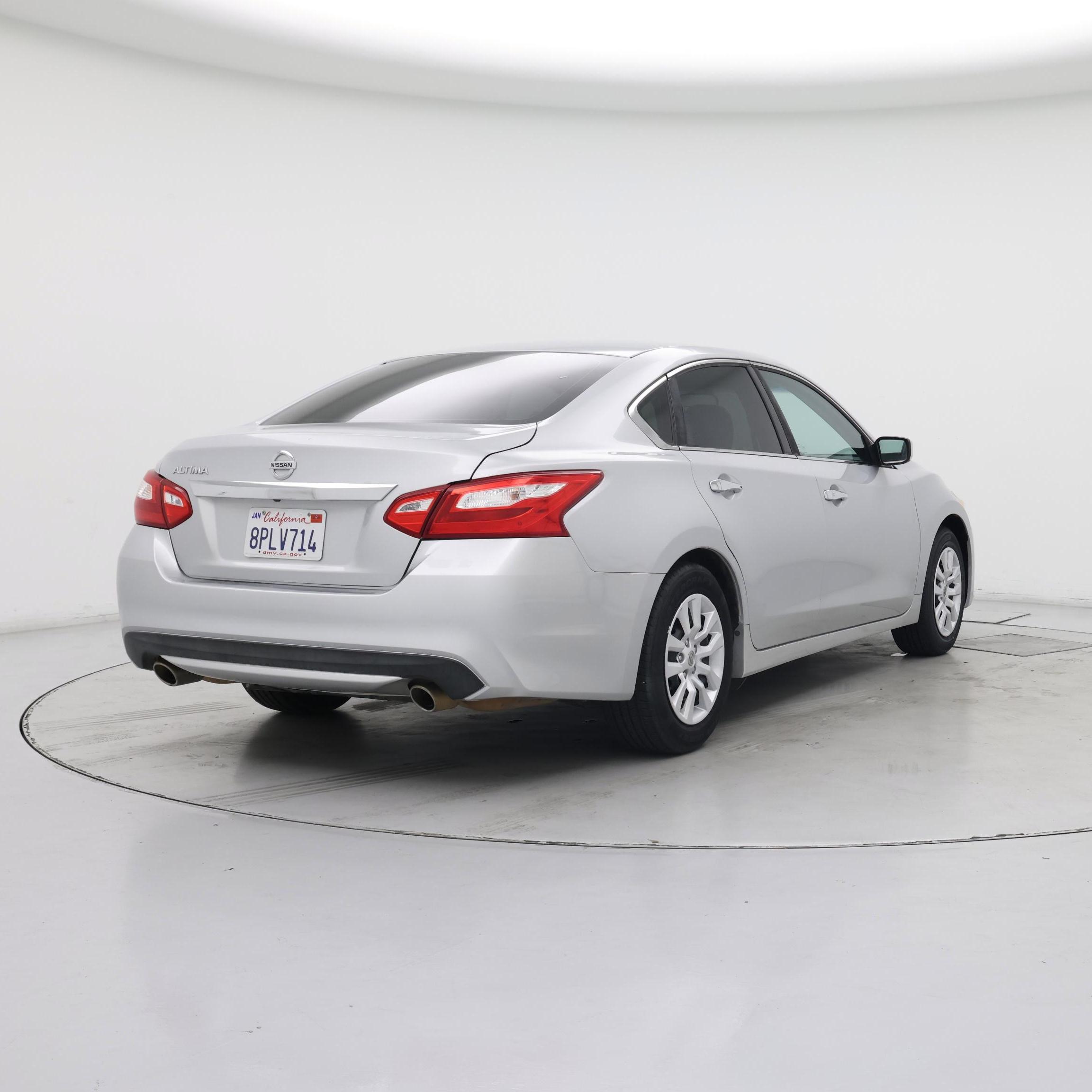 Thumbnail: 2017 Nissan Altima - 8
