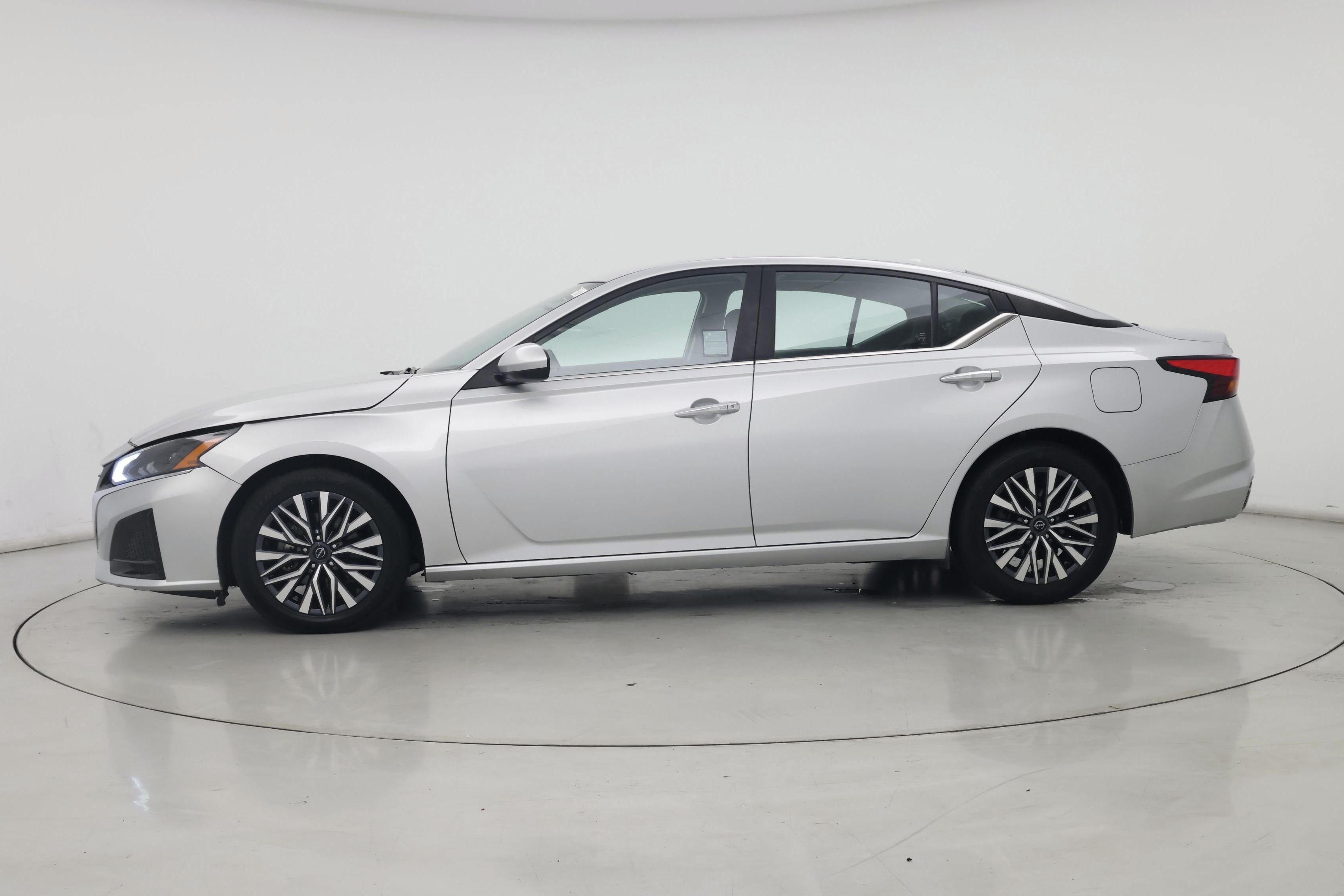 Thumbnail: 2023 Nissan Altima - 3