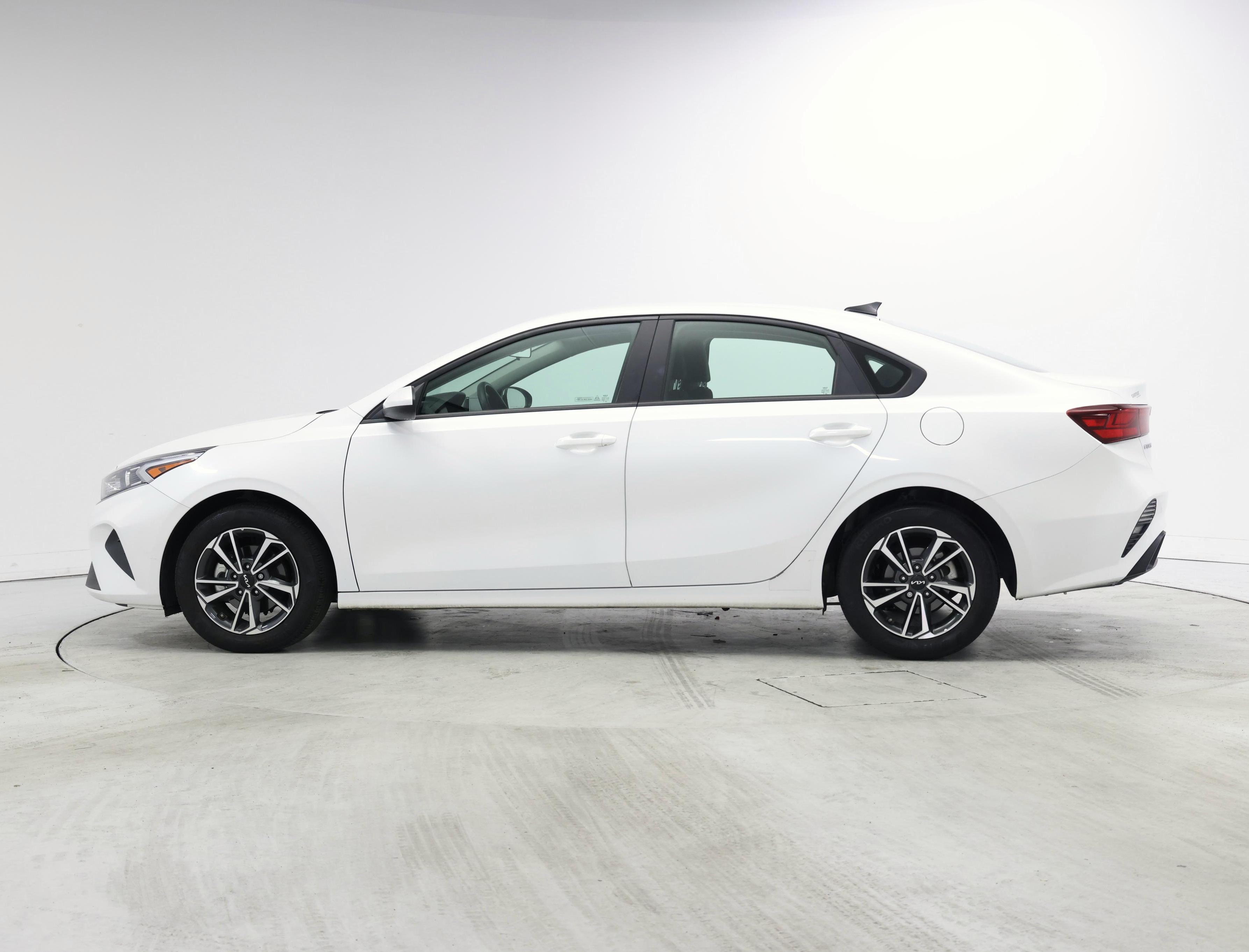 Thumbnail: 2024 Kia Forte - 3