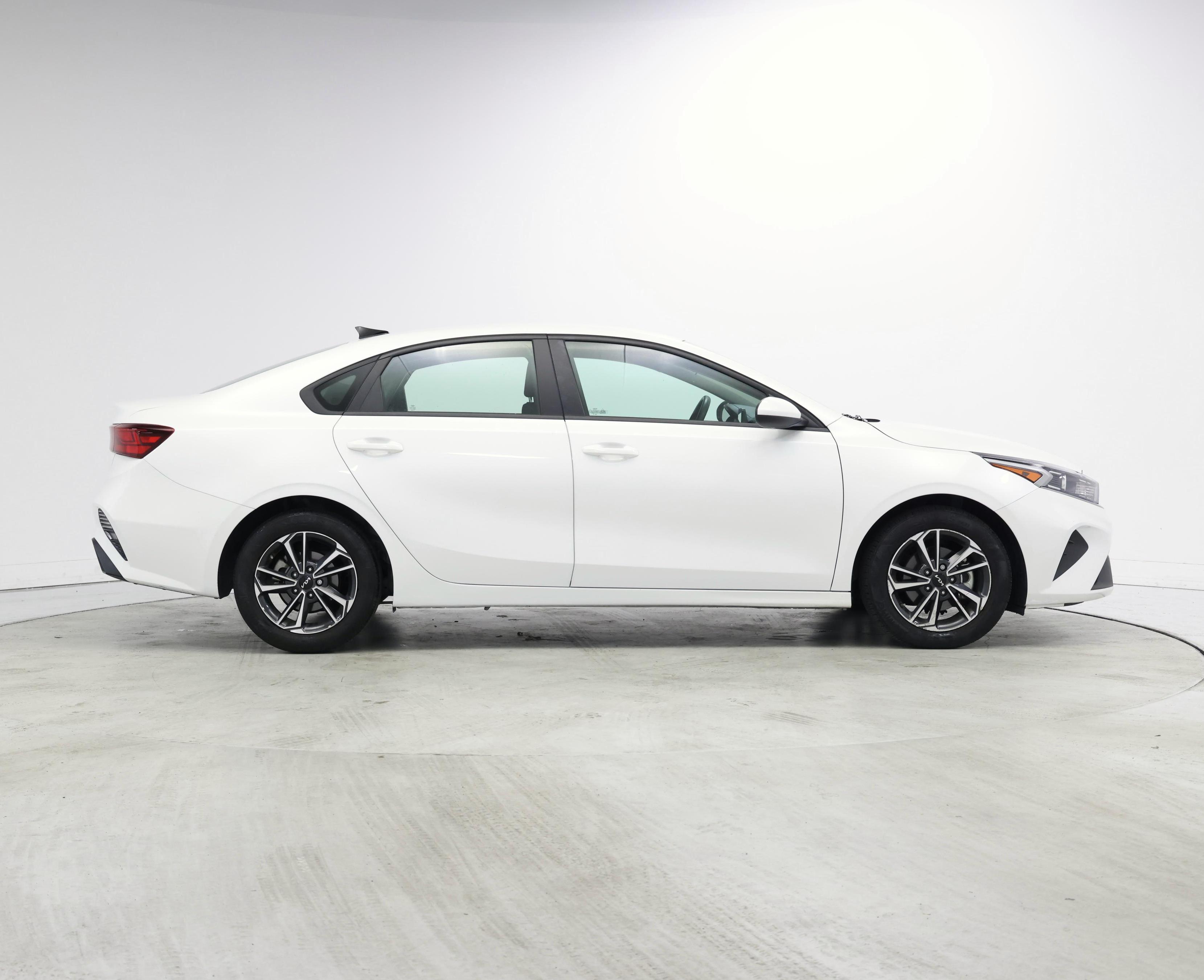 Thumbnail: 2024 Kia Forte - 7