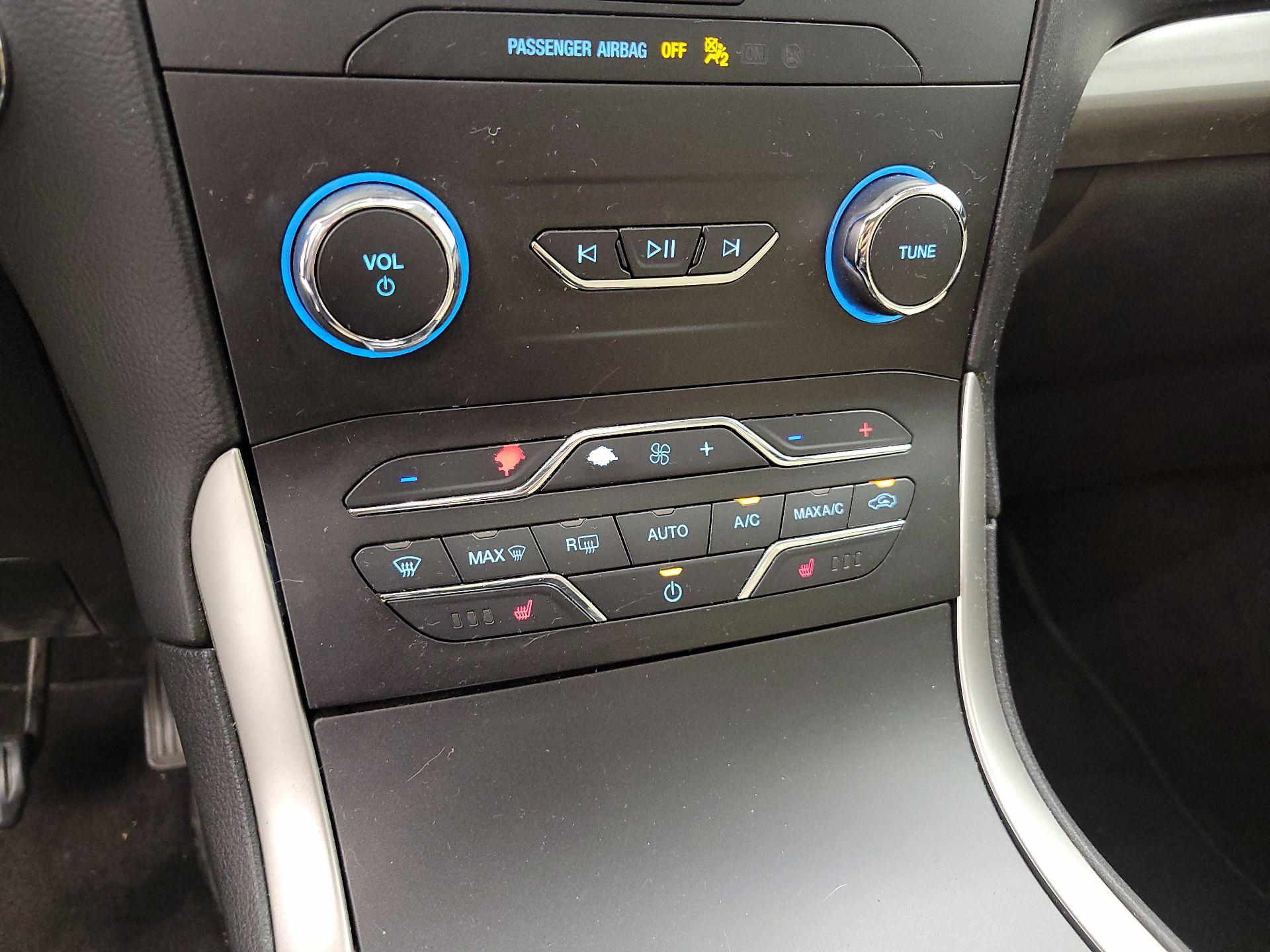 Thumbnail: 2020 Ford Edge - 17