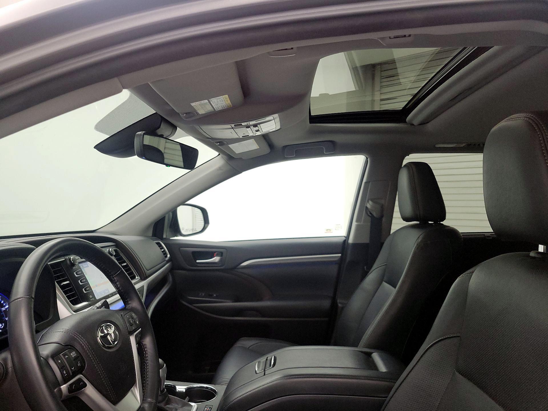 Thumbnail: 2018 Toyota Highlander - 20