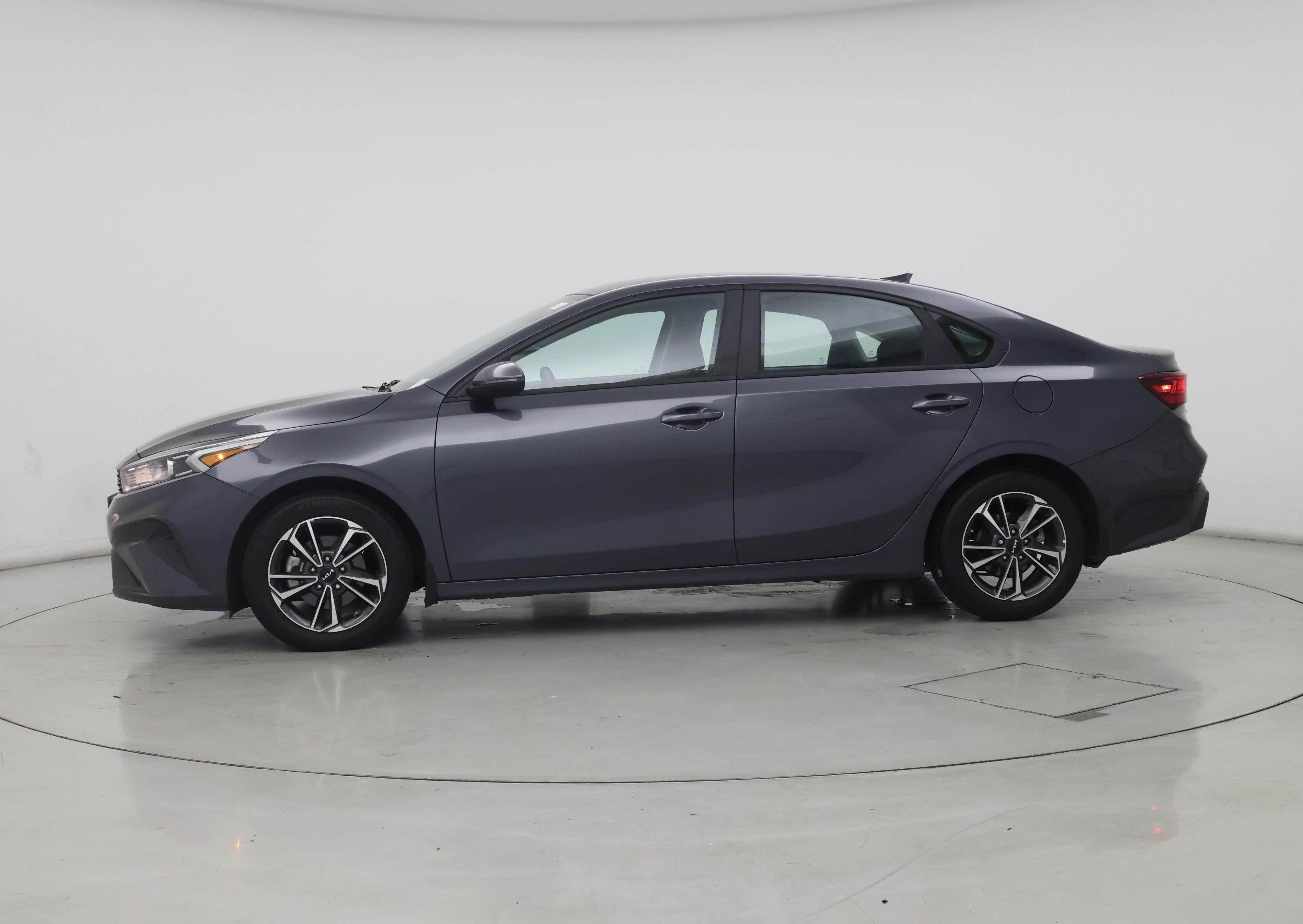 Thumbnail: 2023 Kia Forte - 3