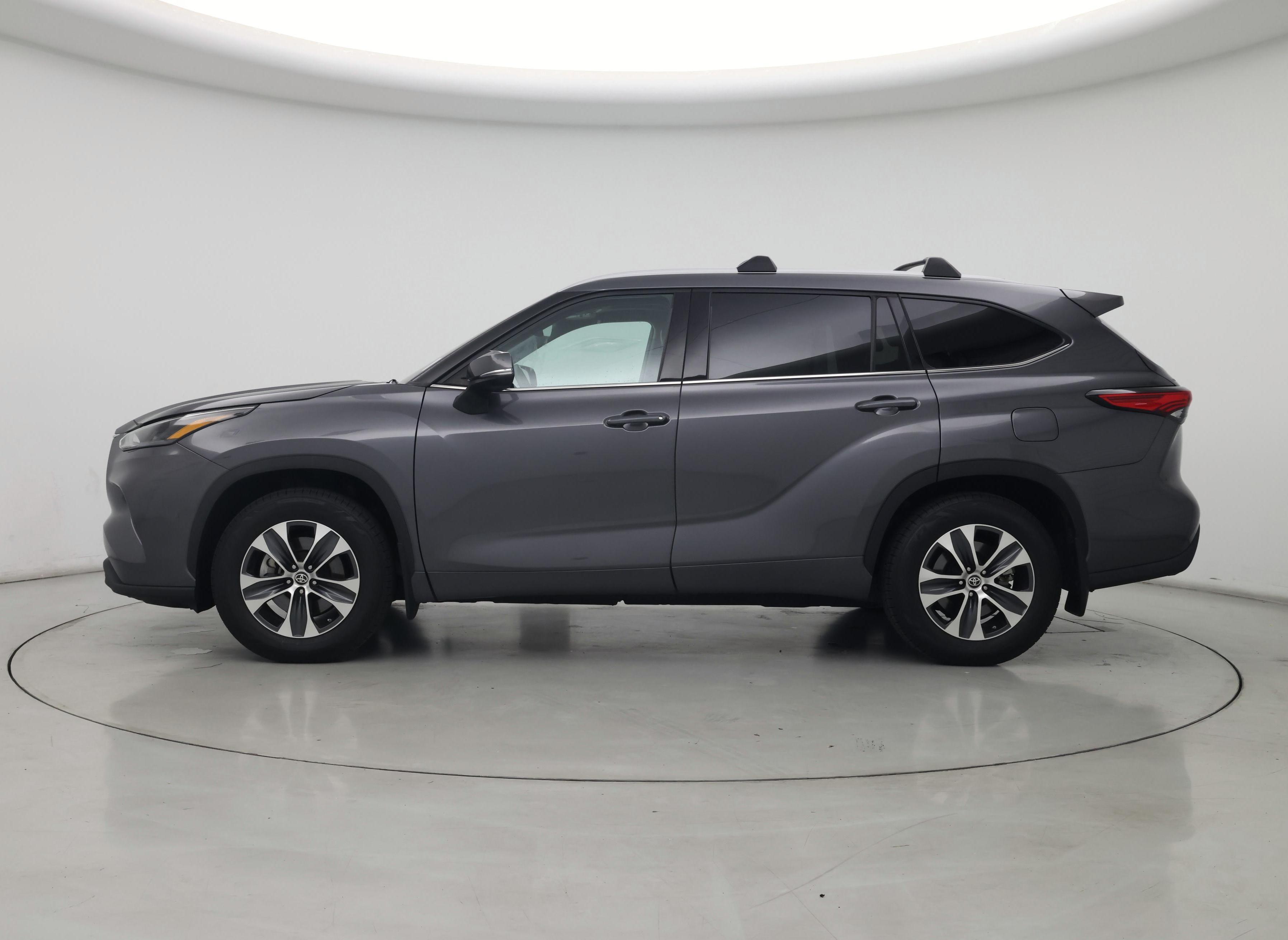 Thumbnail: 2022 Toyota Highlander - 3