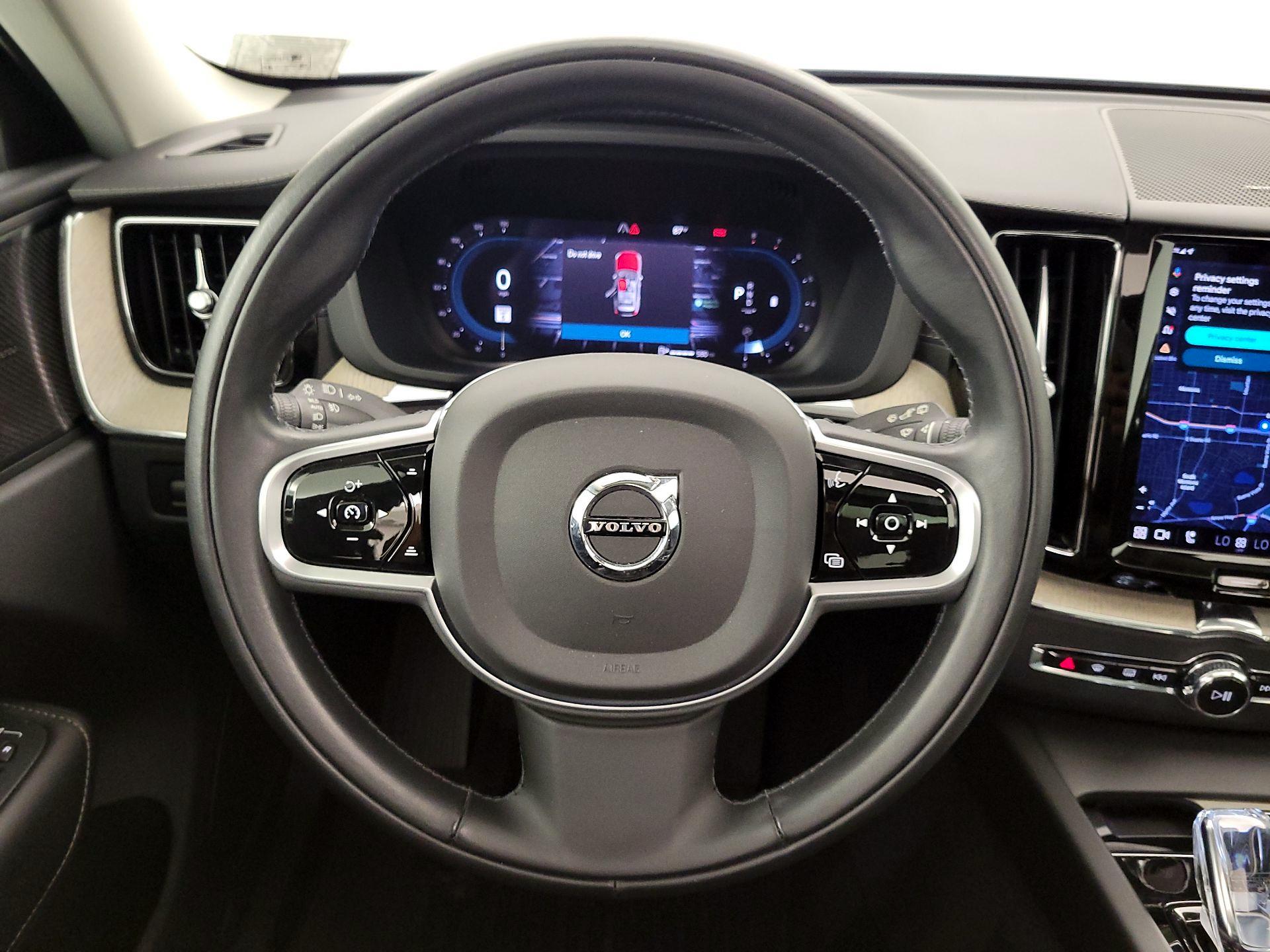 Thumbnail: 2022 Volvo XC60 - 10