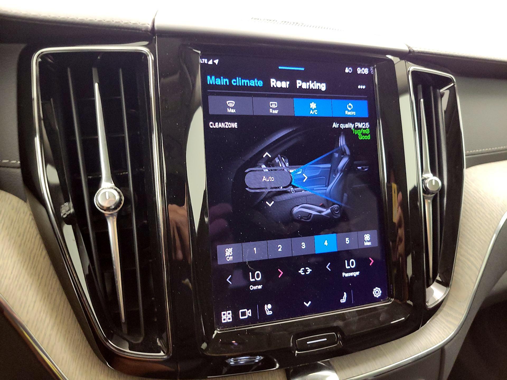 Thumbnail: 2022 Volvo XC60 - 17