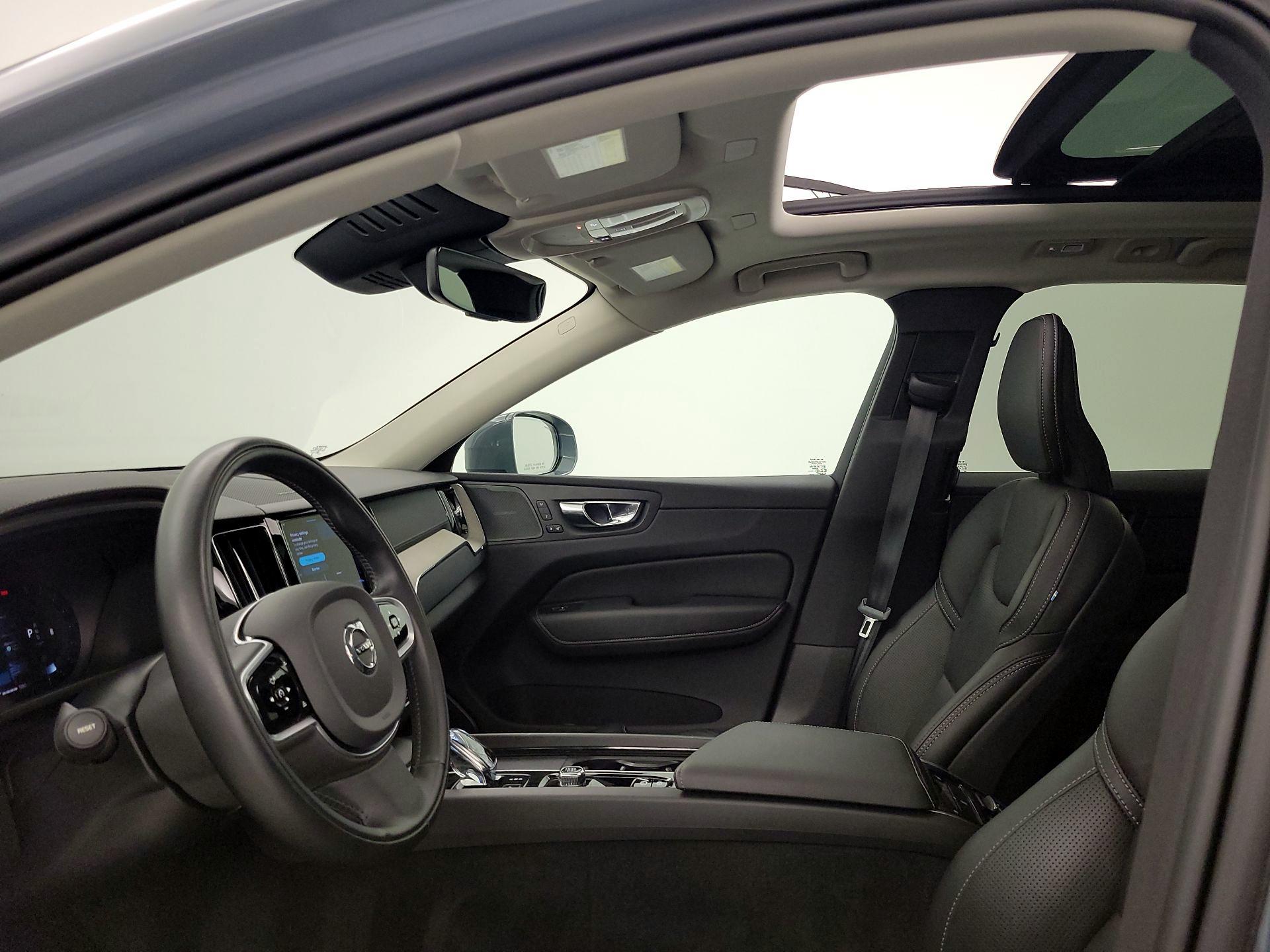 Thumbnail: 2022 Volvo XC60 - 20